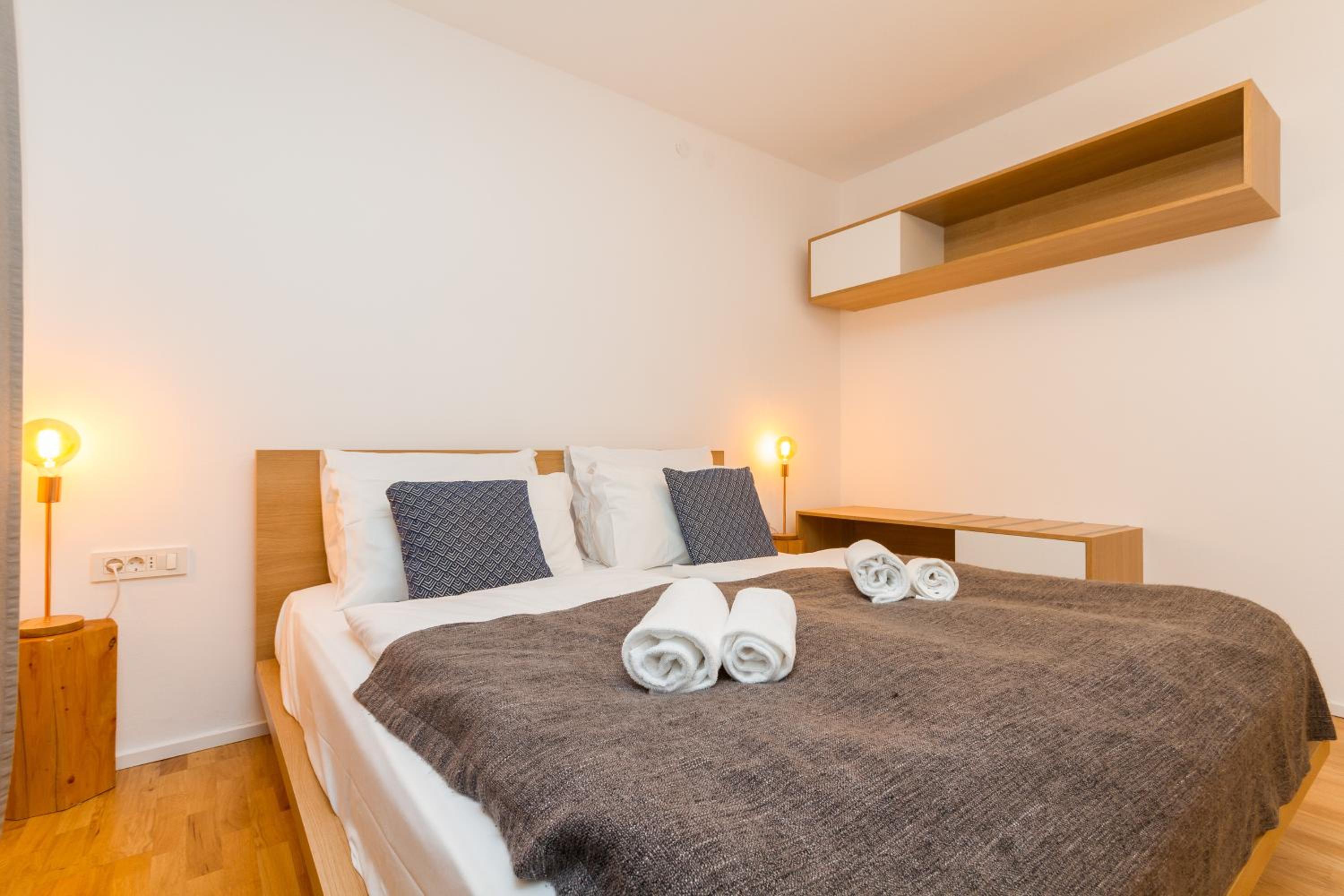 Comfort One-Bedroom Apartment with Balcony - Photo 4