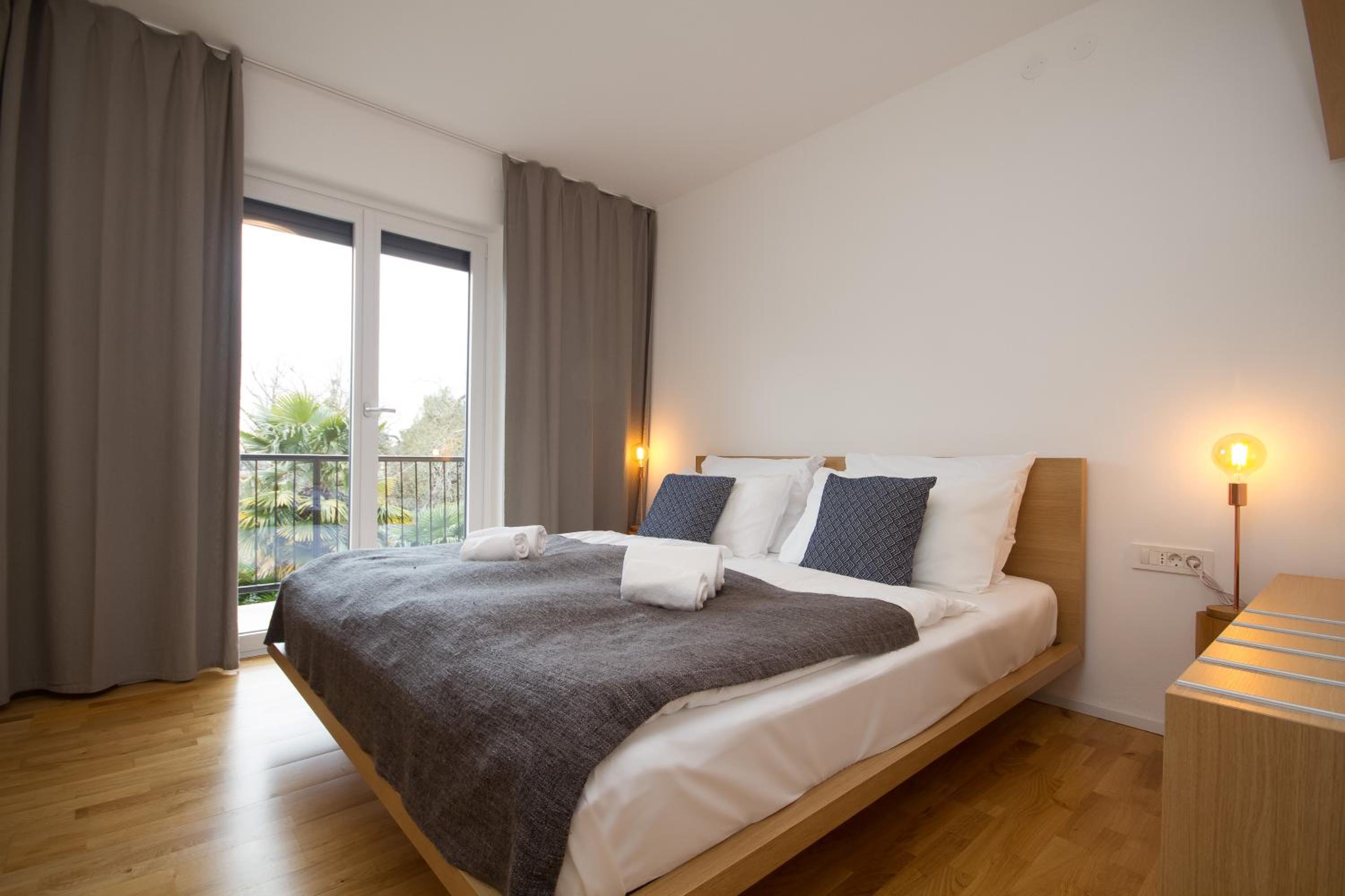 Comfort One-Bedroom Apartment with Balcony - Photo 1