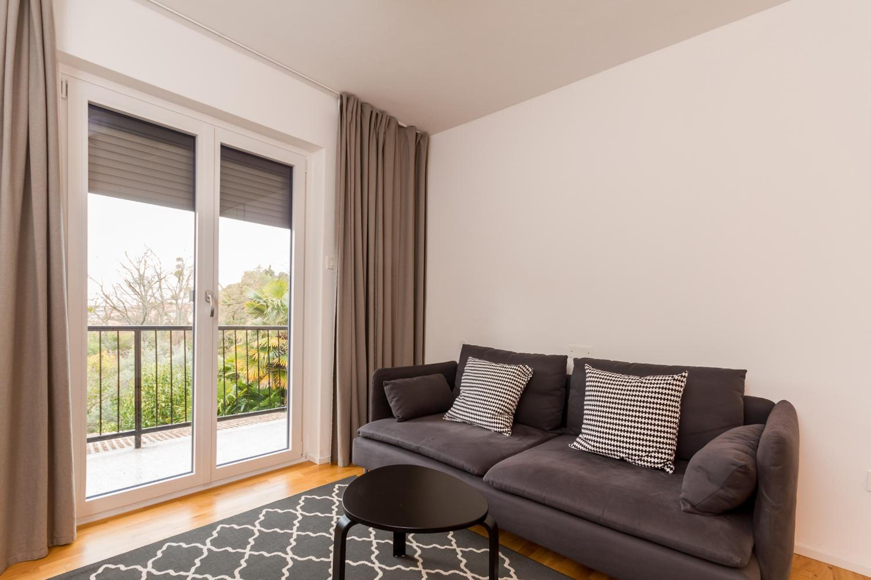Comfort One-Bedroom Apartment with Balcony - Photo 7