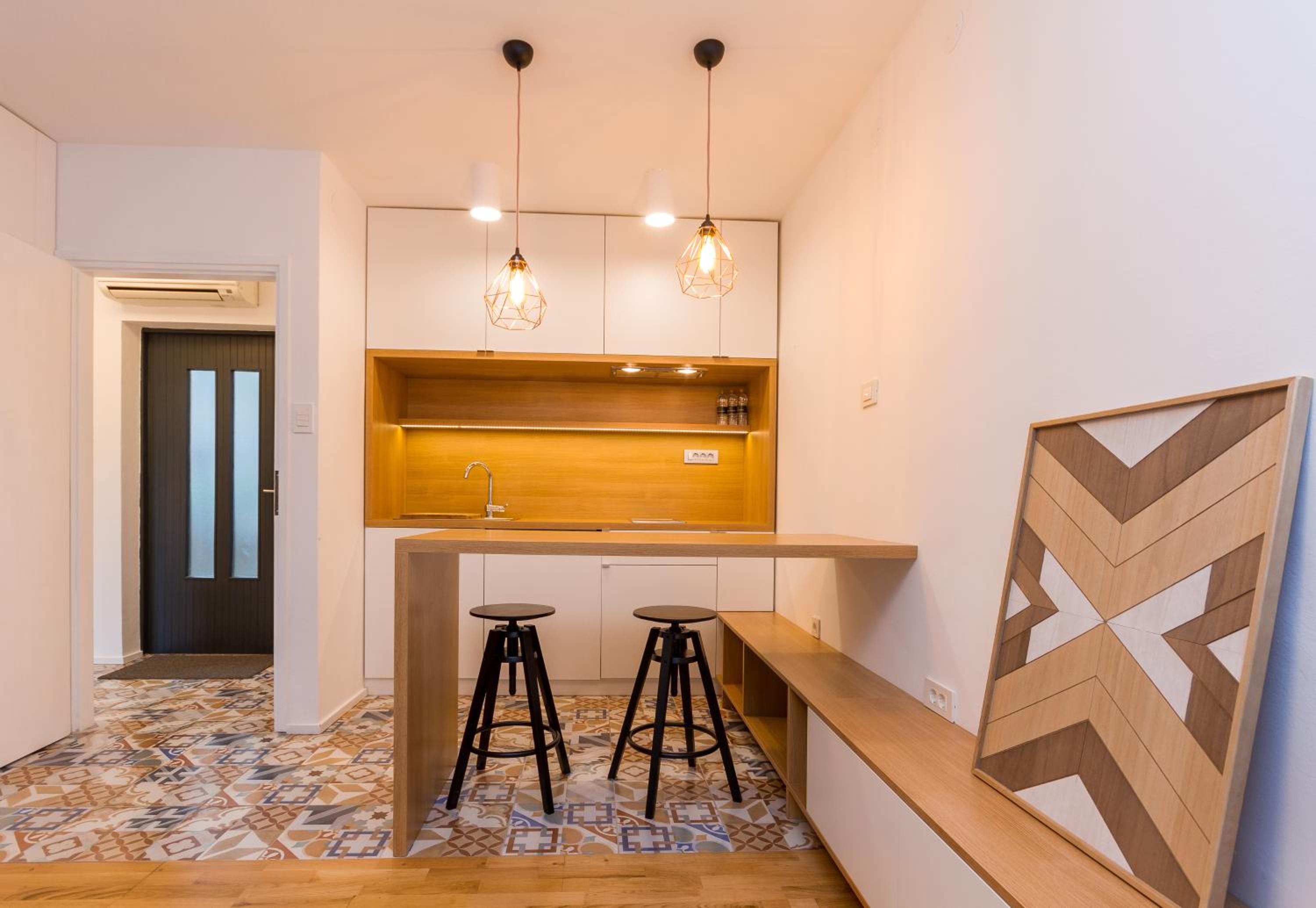 Comfort One-Bedroom Apartment with Balcony - Photo 8