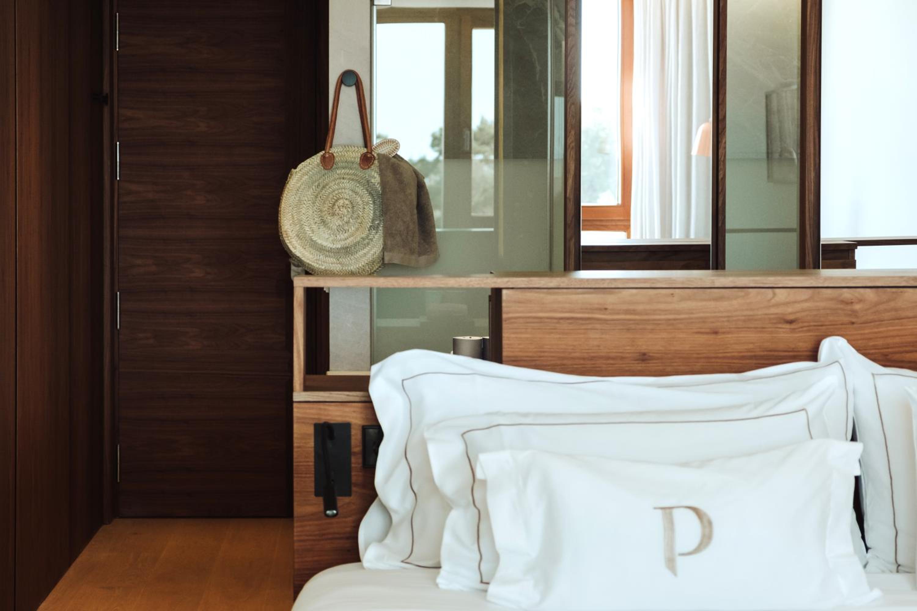 Habitación Doble Deluxe con Vista Parcial al Mar y Acceso al Spa