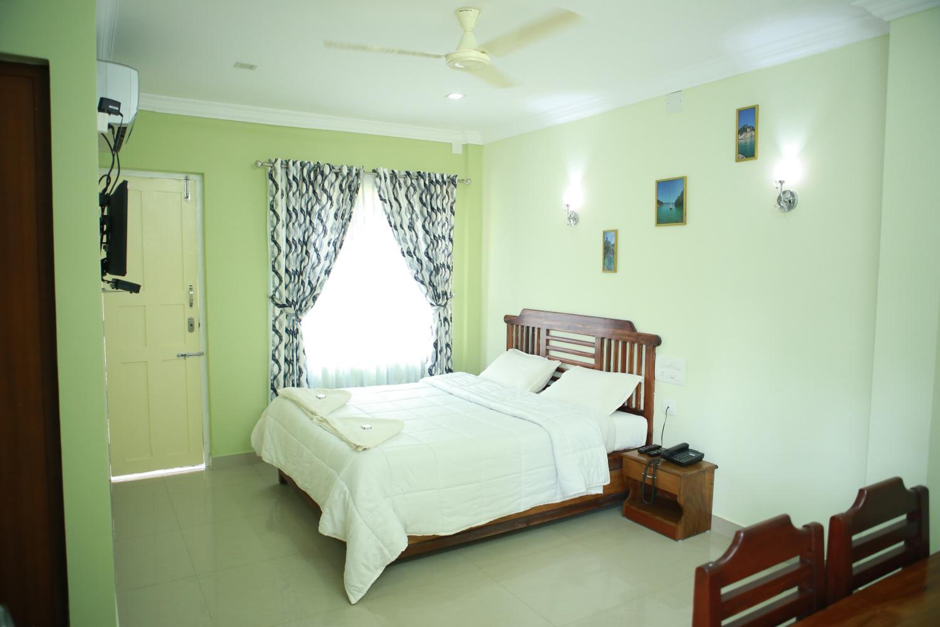 Standard Double Room - Photo 16