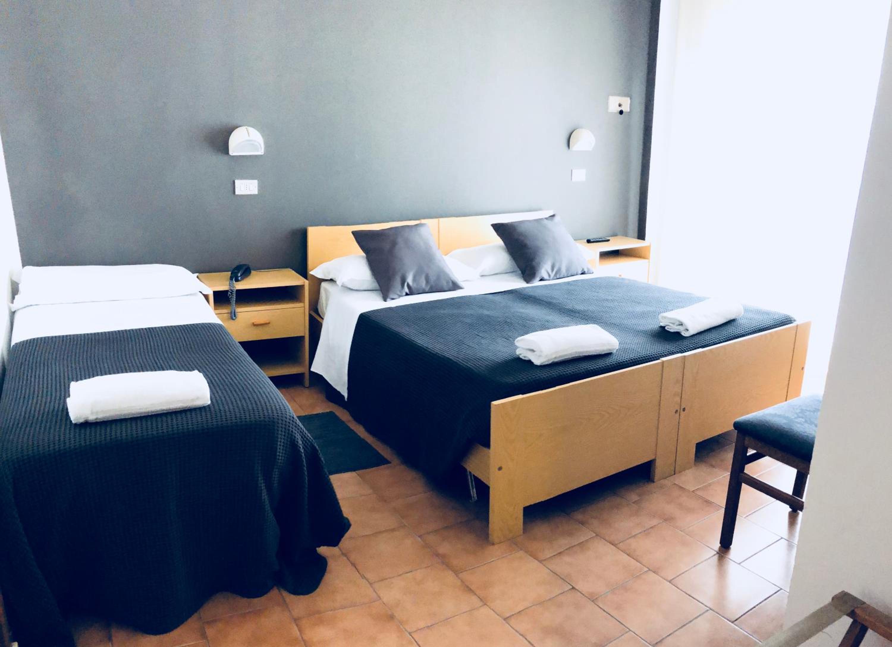 Triple Room with Balcony - Photo 8