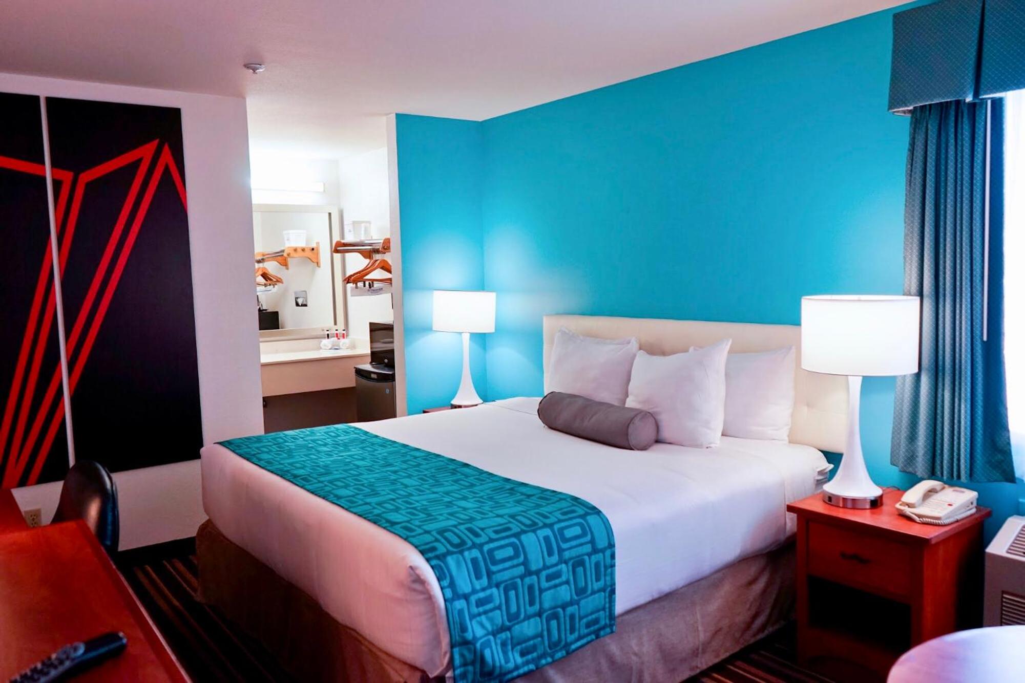 King Room - Non-Smoking - Photo 1