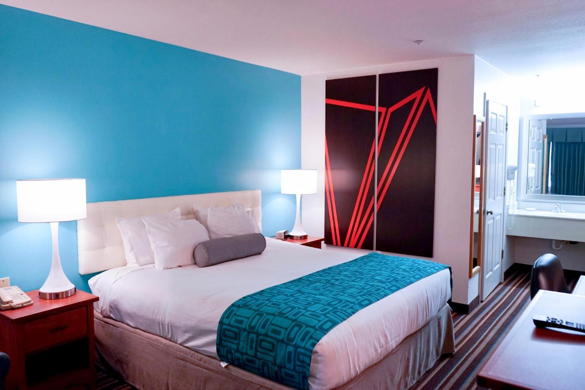 King Room - Non-Smoking - Photo 7
