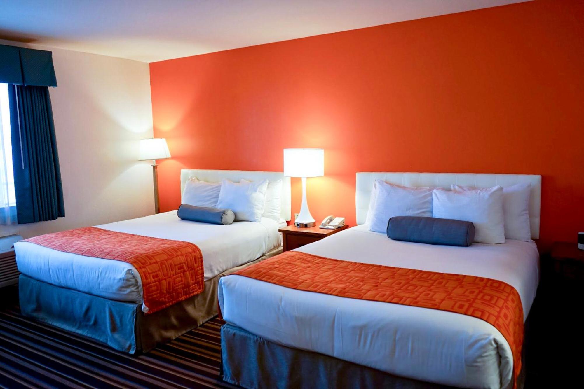 Queen Room with Two Queen Beds - Non-Smoking - Photo 14