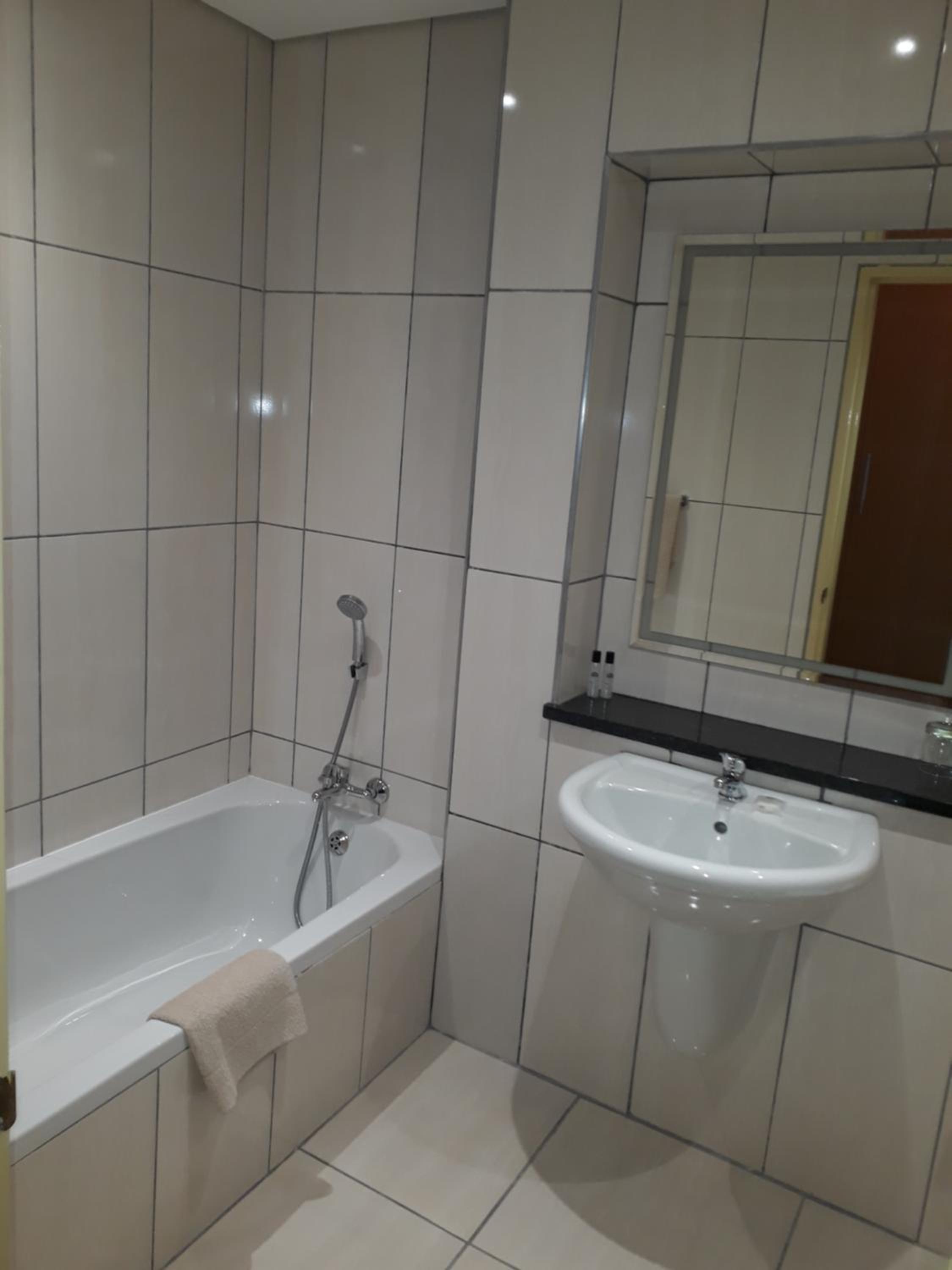 Twin/Double Room - Photo 3