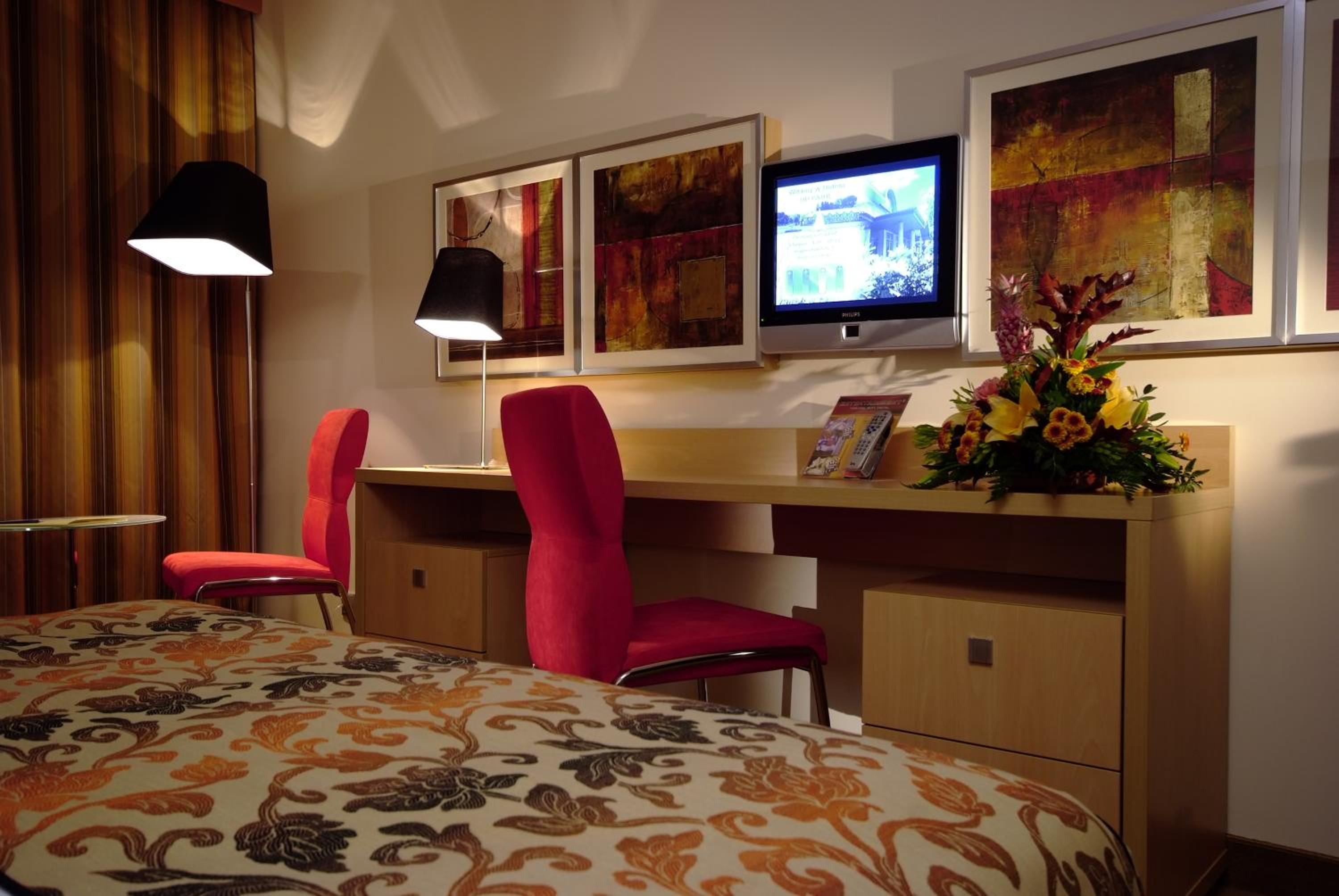 Superior Double Room - Street Side