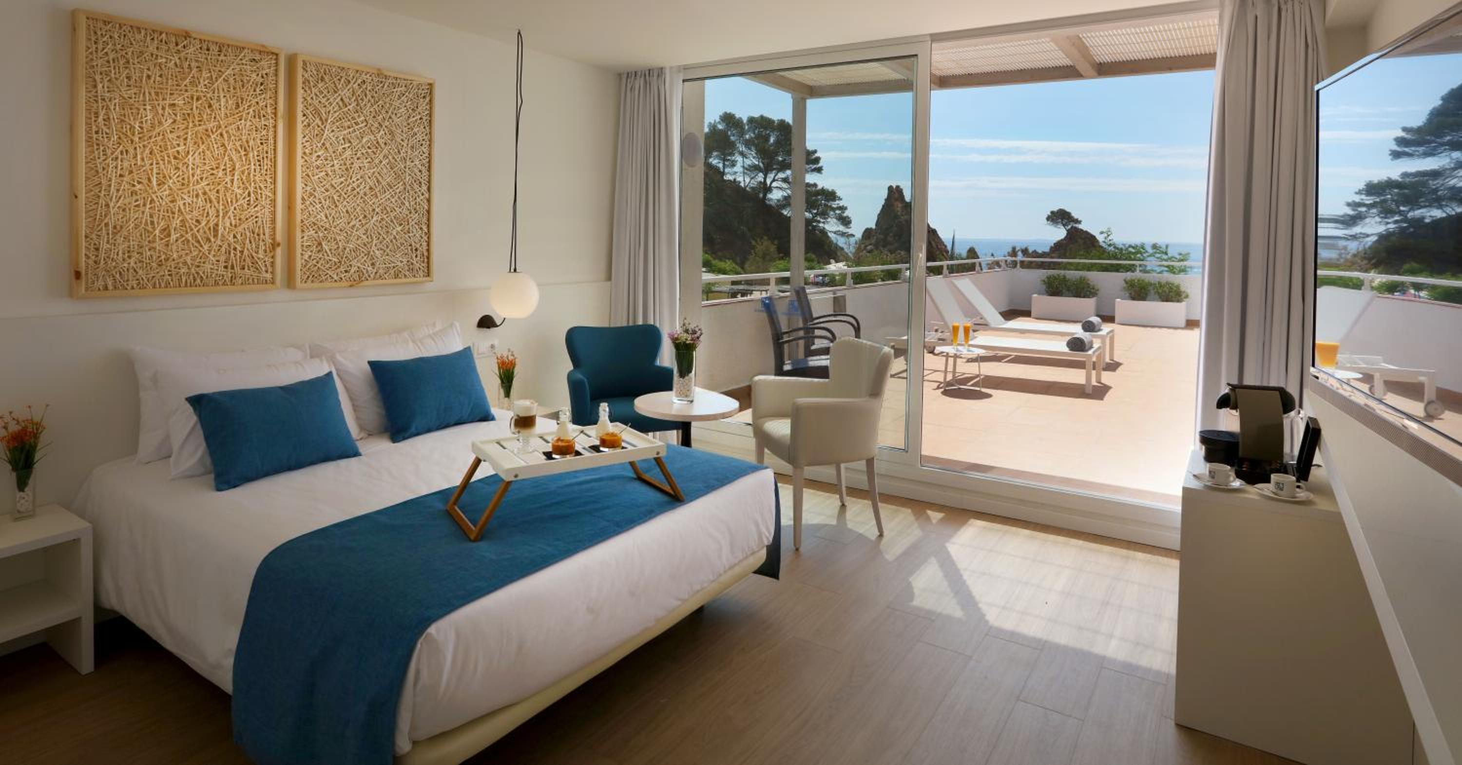 Premium Room with Terrace and Sea View photo 3