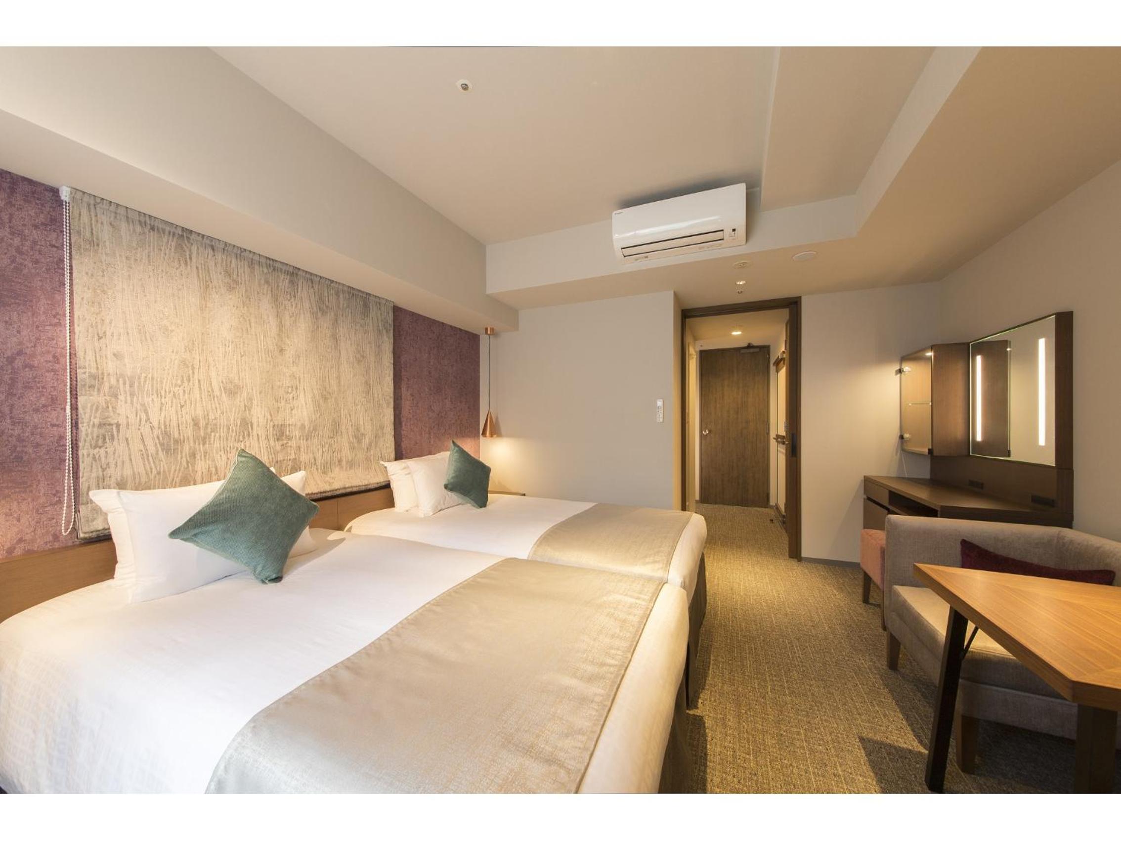 Superior Twin Room (2 Single Beds) thumbnail 5