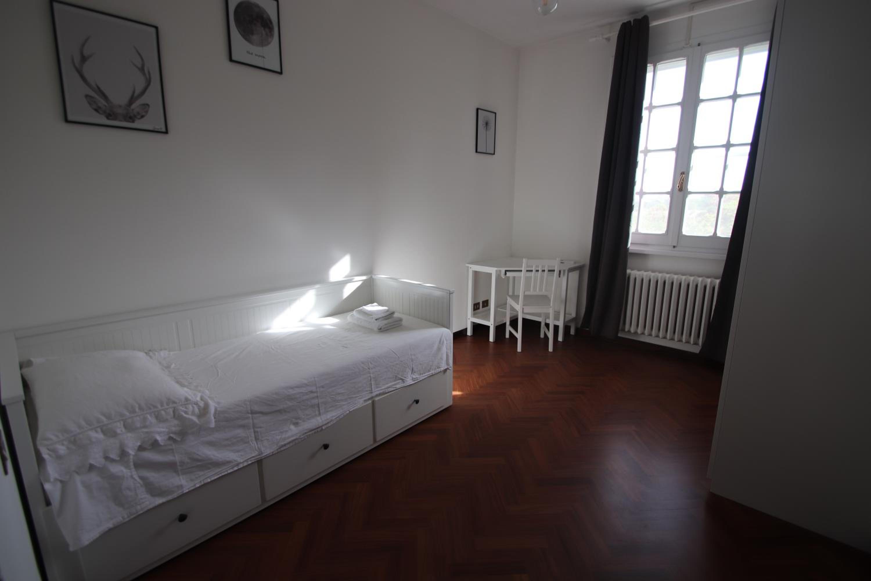 Single Room with Private Bathroom photo 3