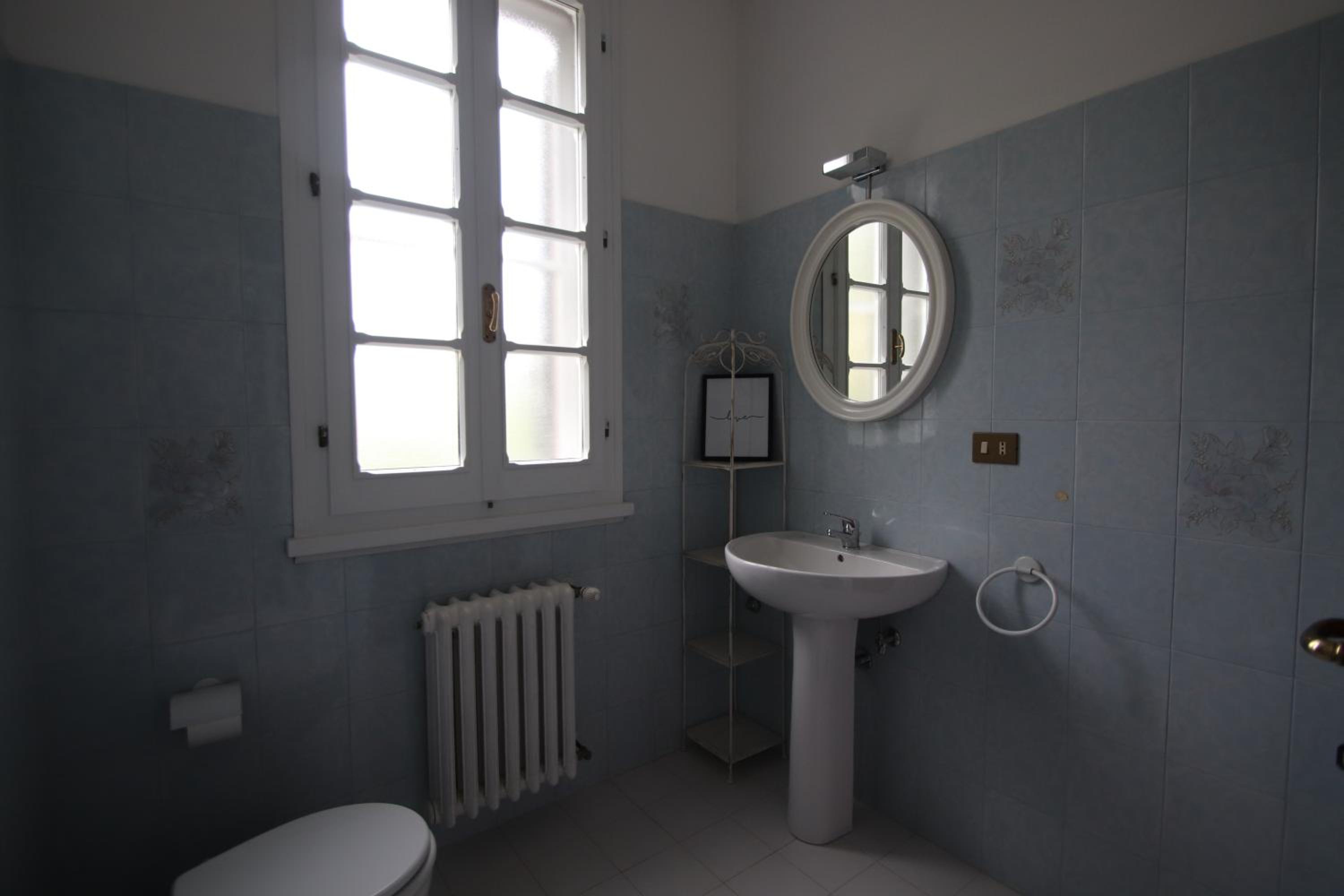 Single Room with Private Bathroom photo 2