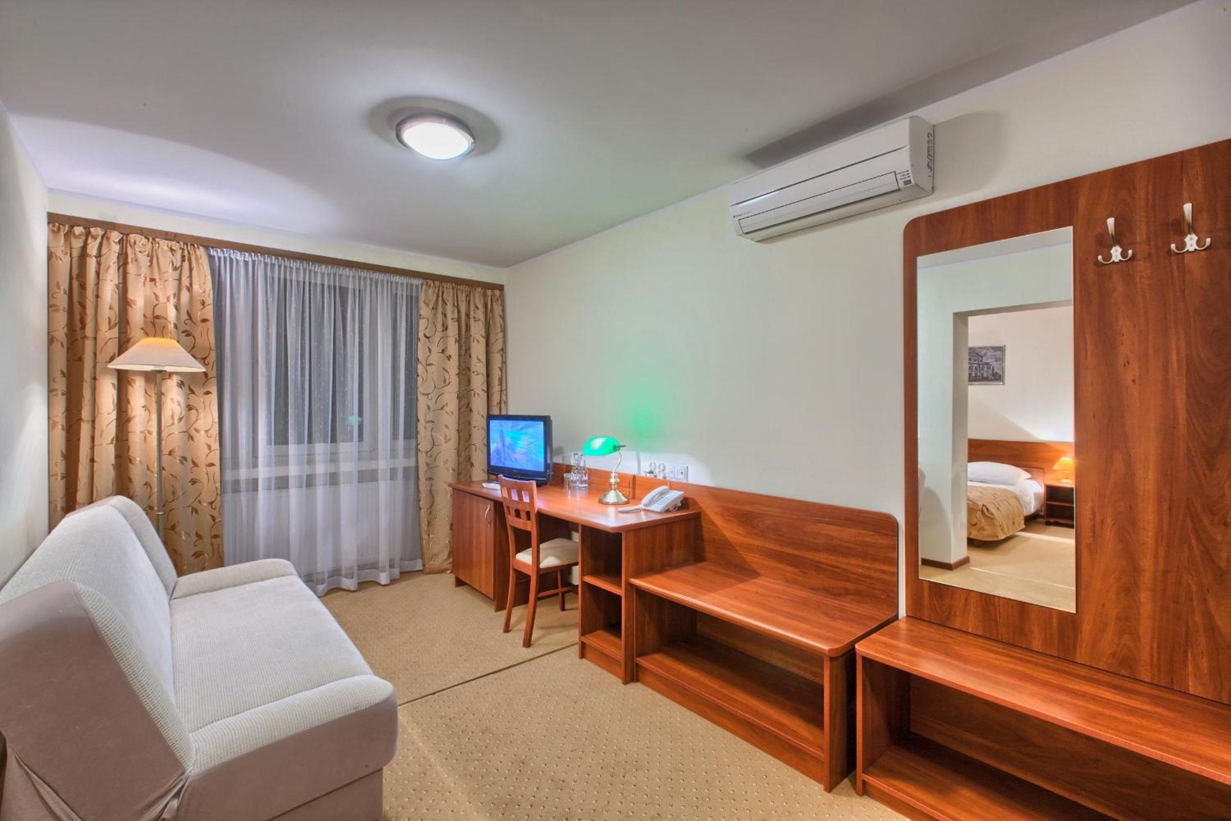 Standard Twin Room - Photo 3