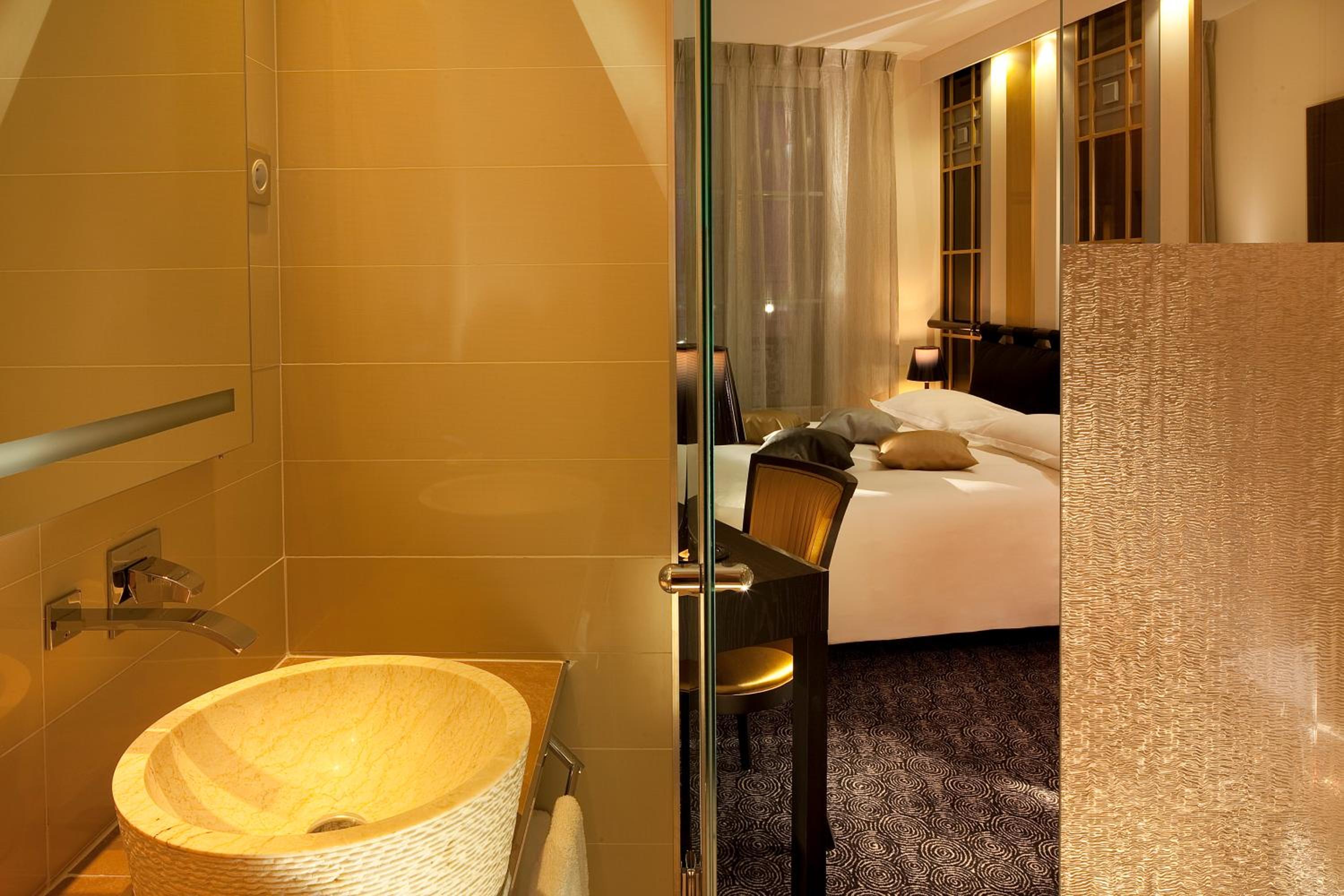 Trocadero Room - With Jacuzzi thumbnail 5