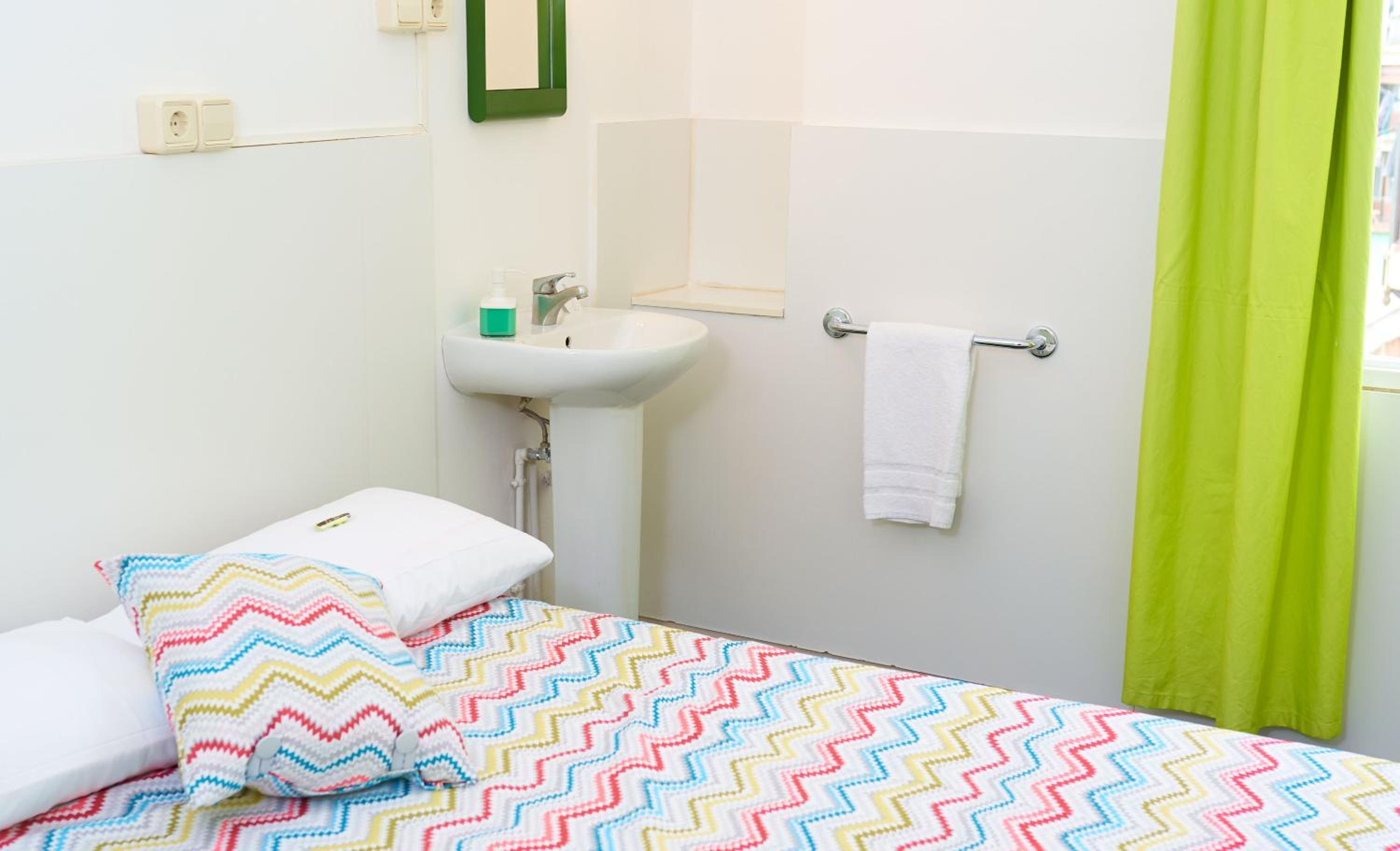 Double Room with Shared Bathroom photo 2