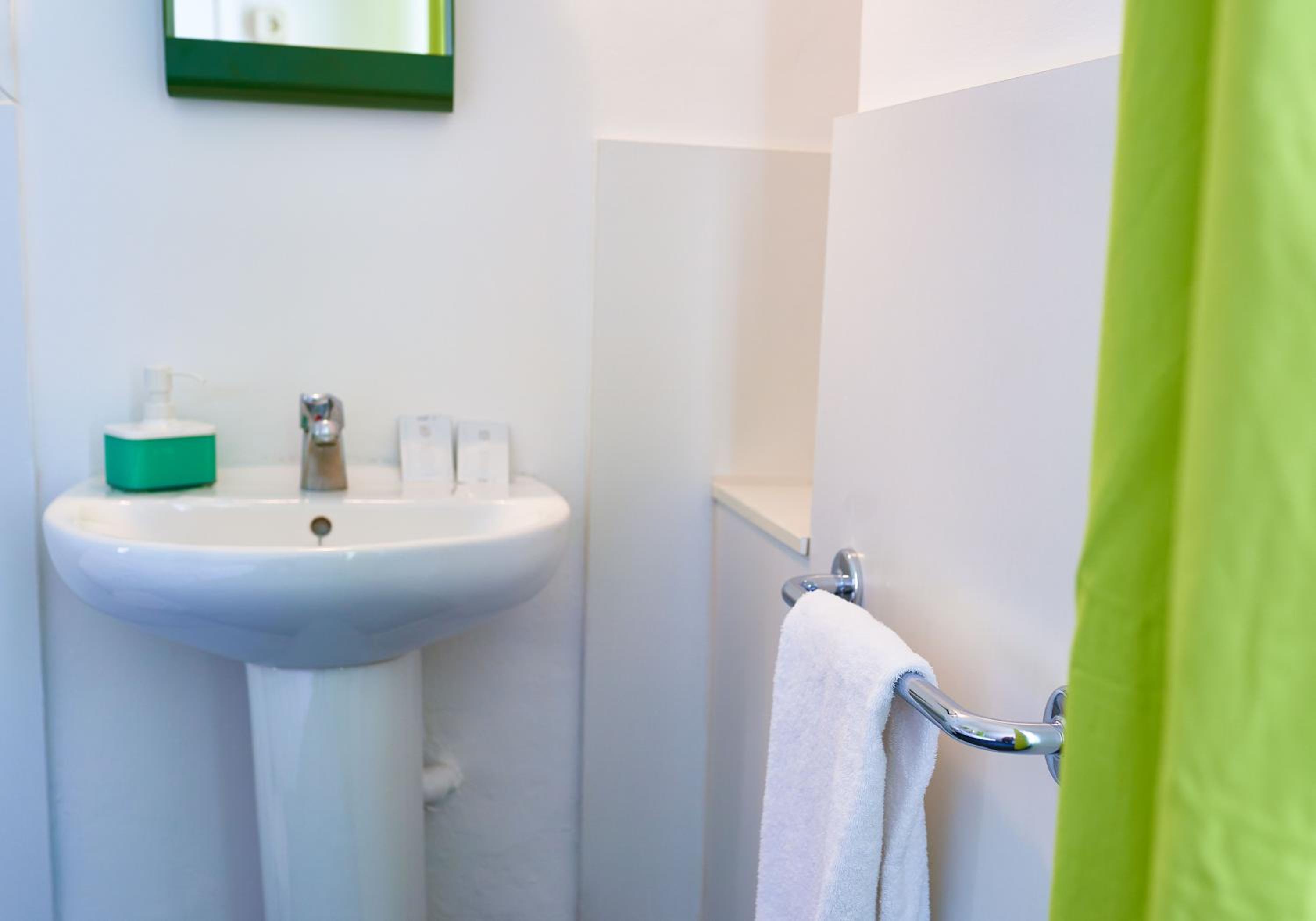 Twin Room with Shared Bathroom photo 3