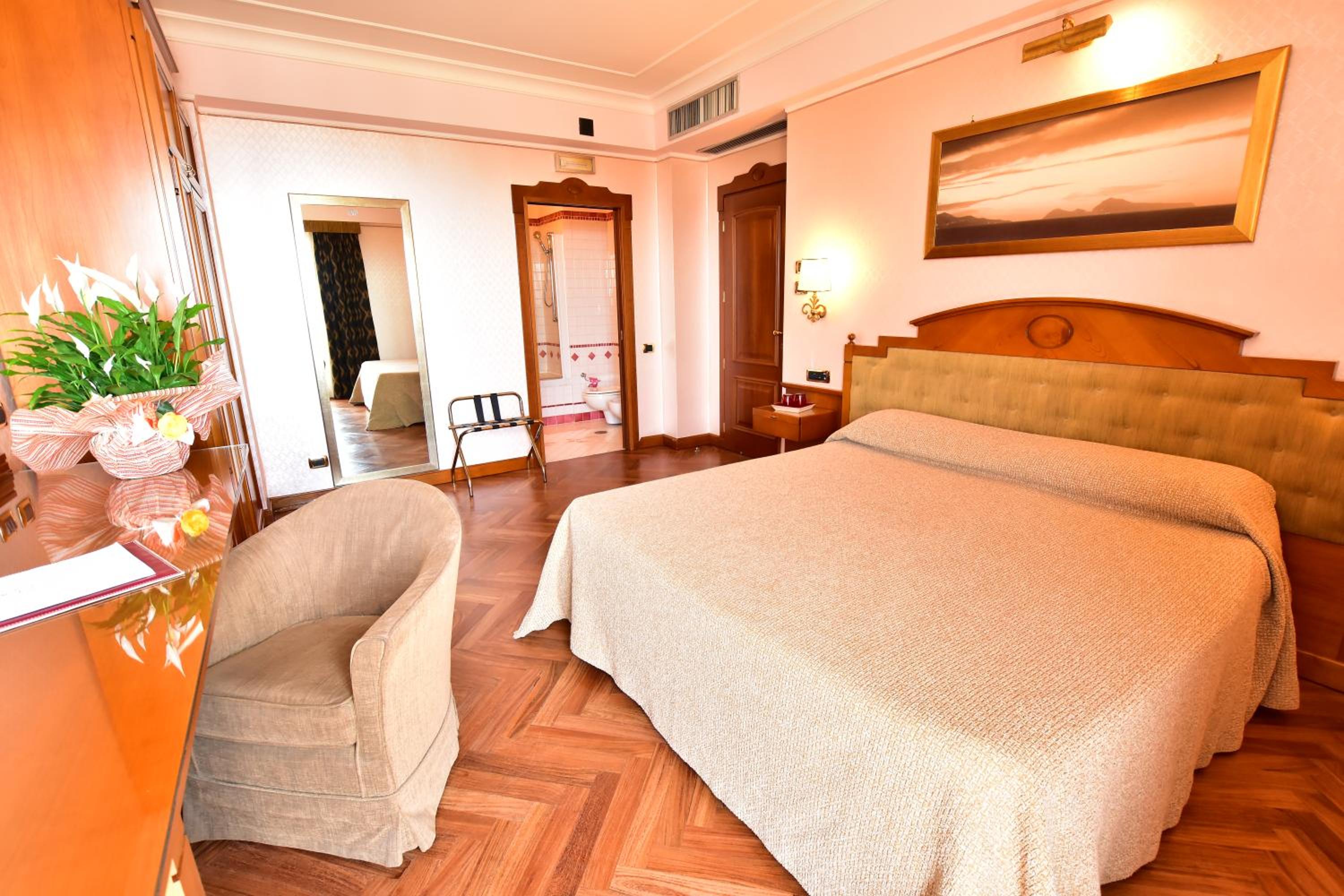 Superior Deluxe Double or Twin Room  - Photo 3