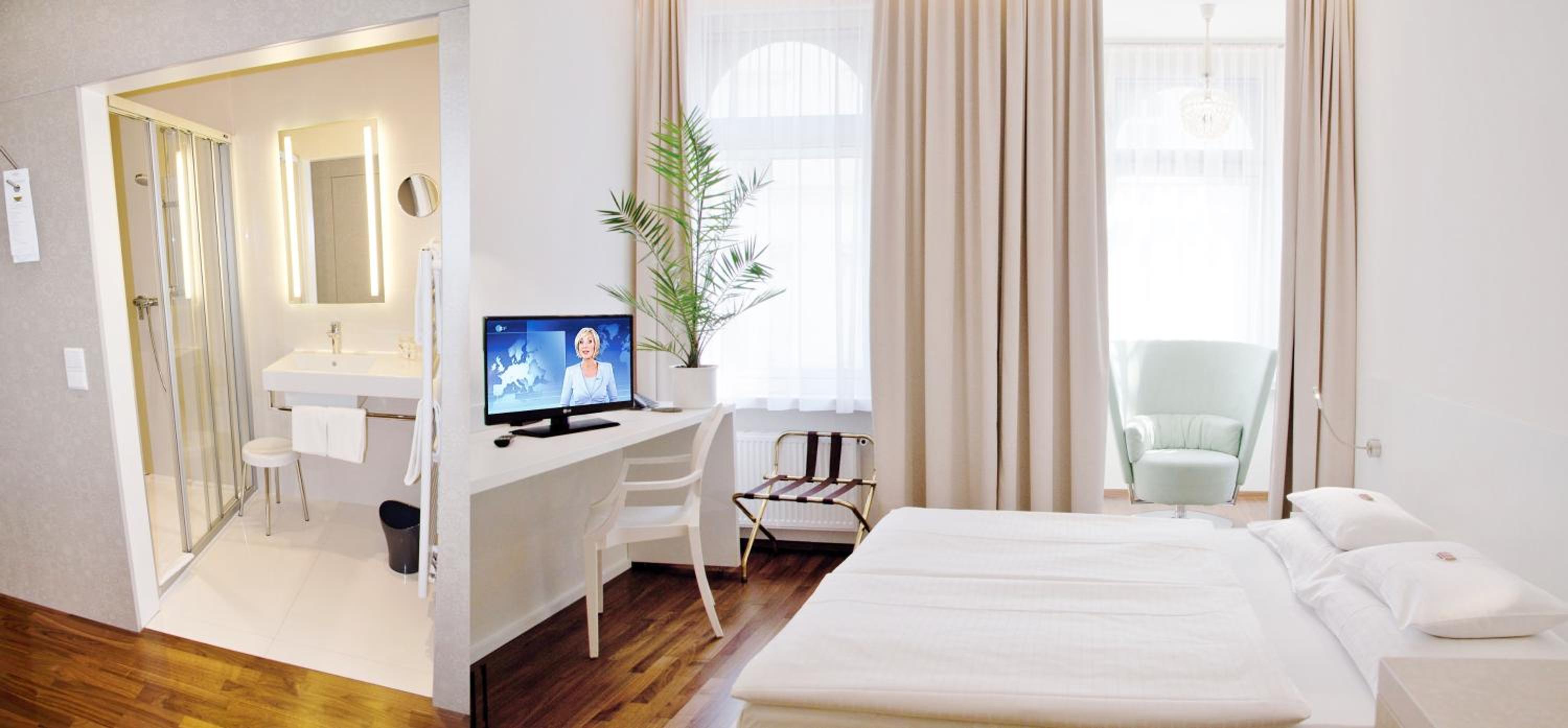 Business Double Room - Photo 8