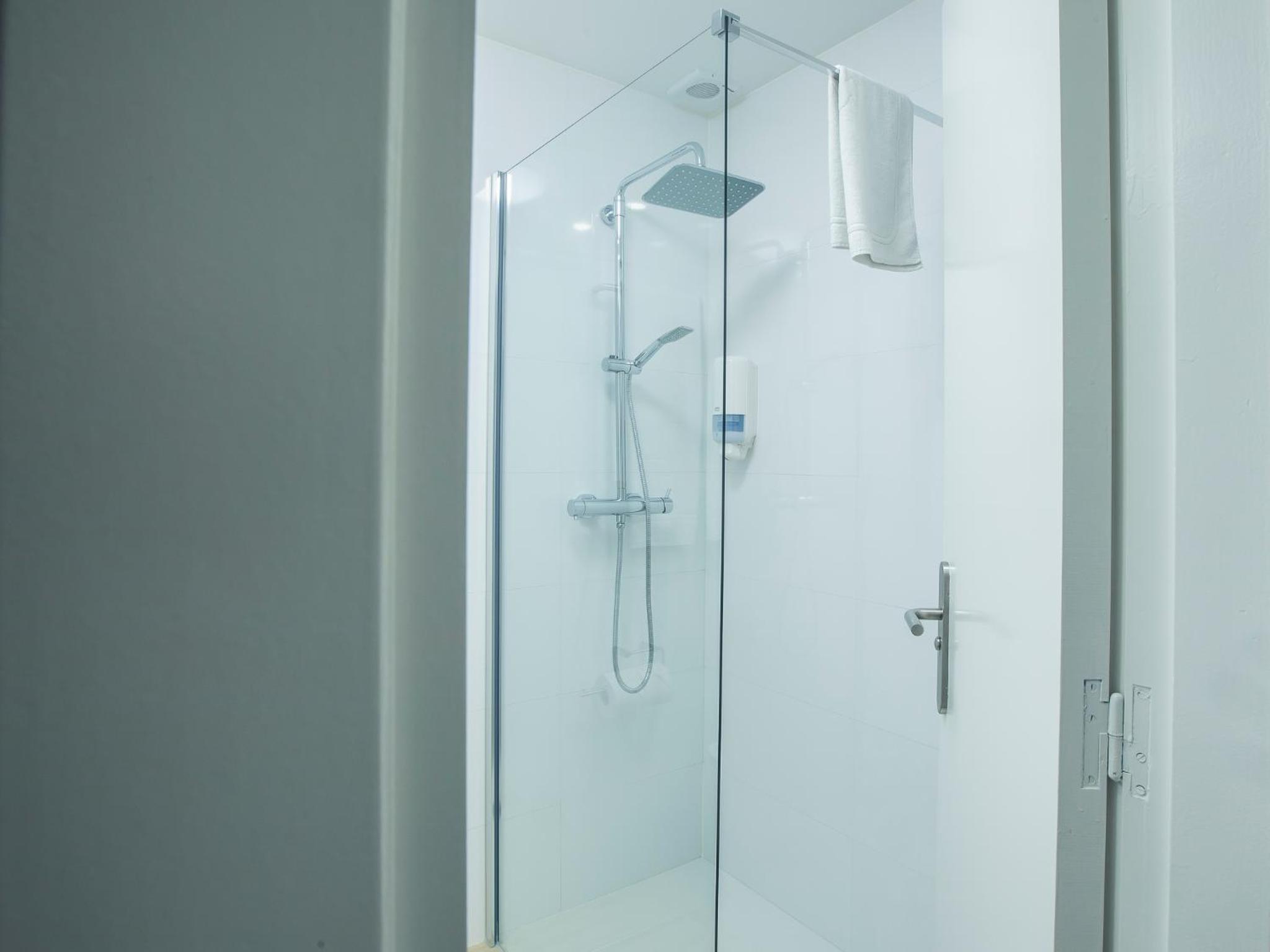Double or Twin Room - Photo 8