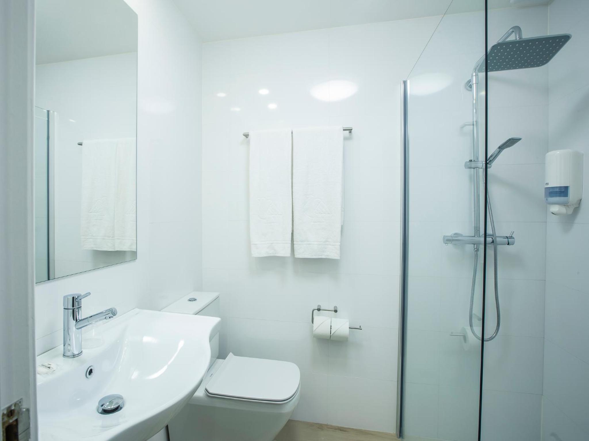 Double or Twin Room - Photo 5