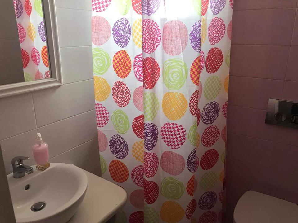 Budget Twin Room - Photo 4