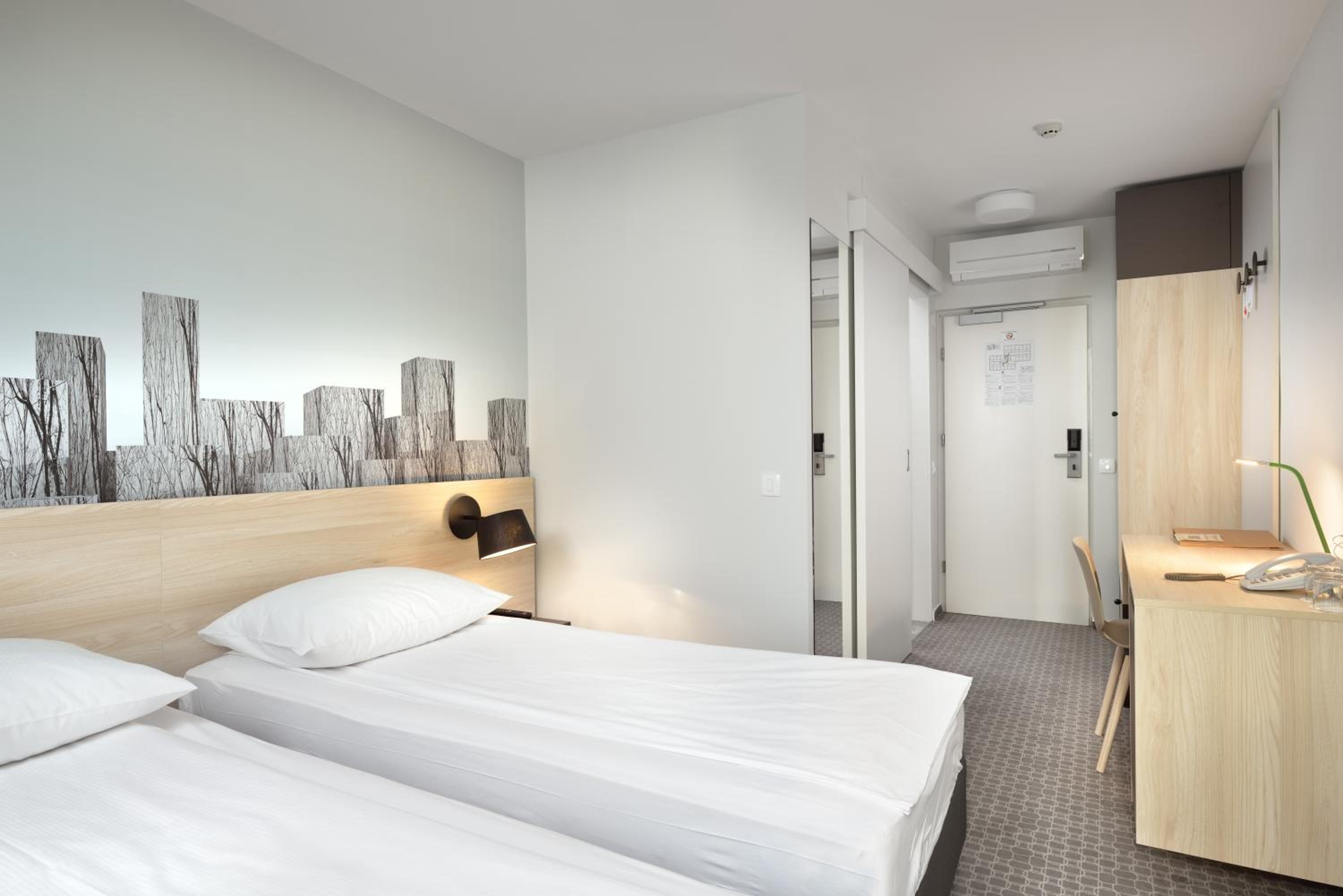 Twin Room - Photo 5