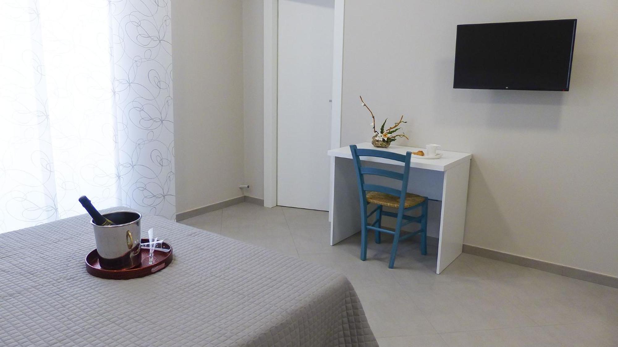 King Room with Balcony photo 1