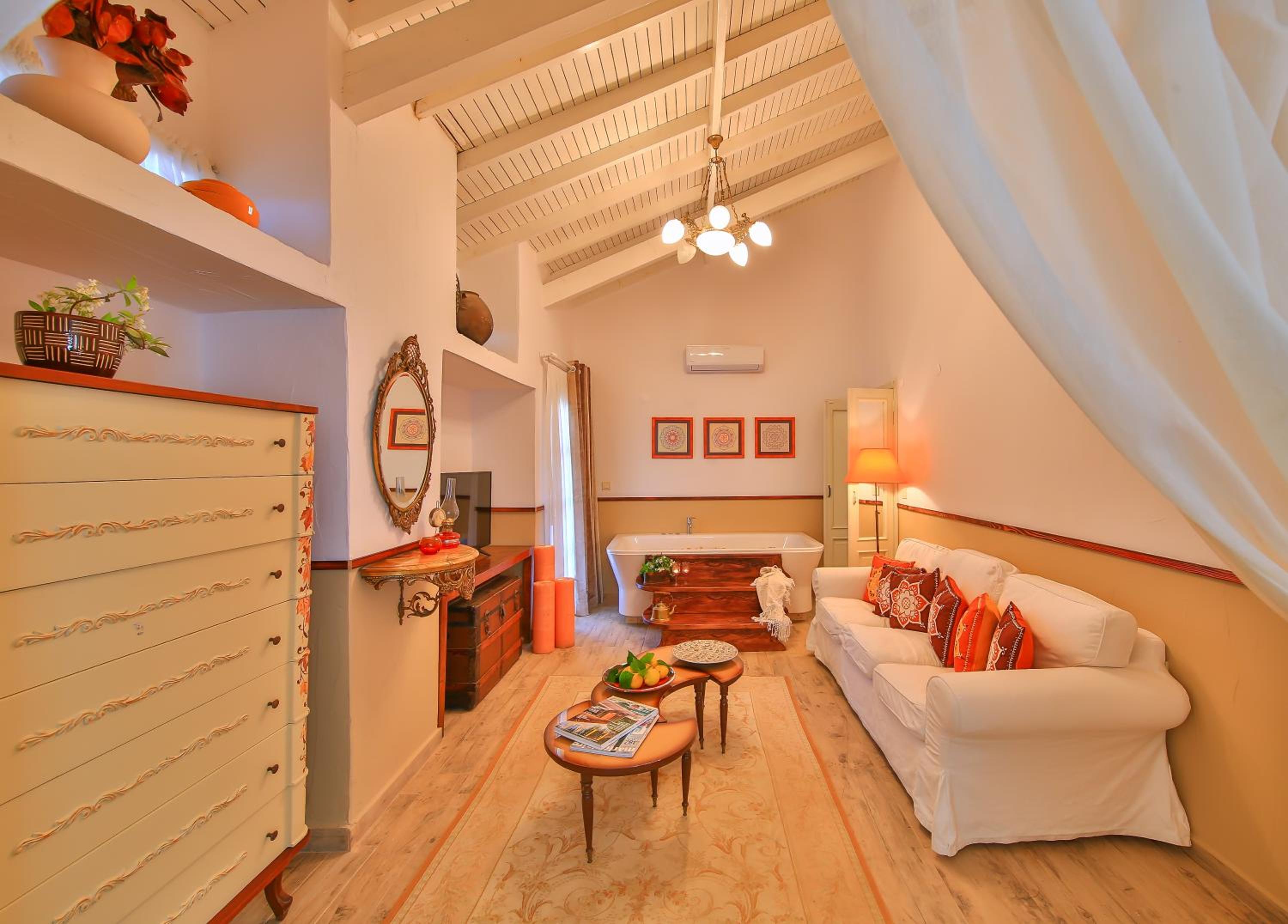 Deluxe Suite With Spa Bath