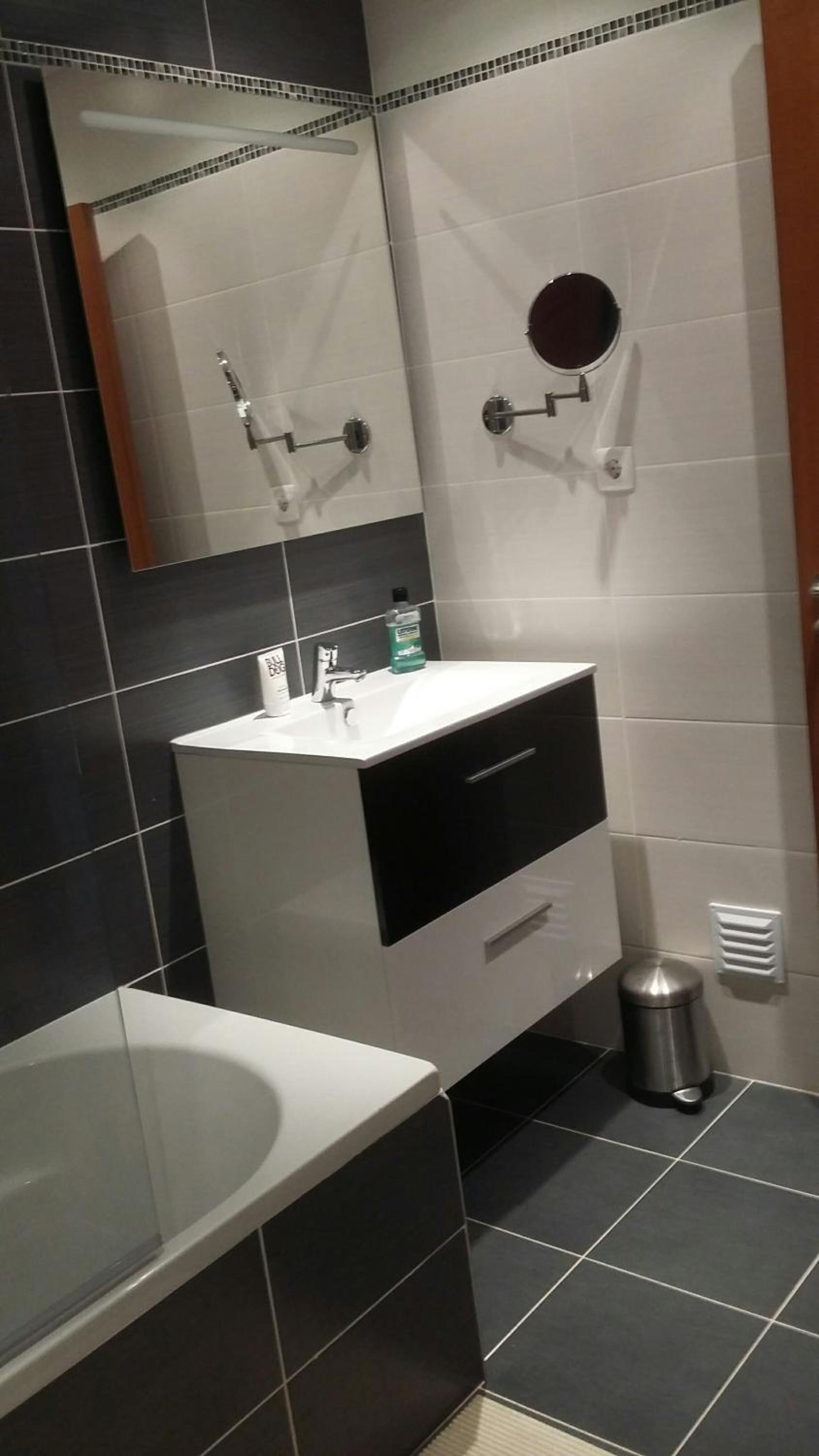 Standard Twin Room with Private Bathroom photo 3