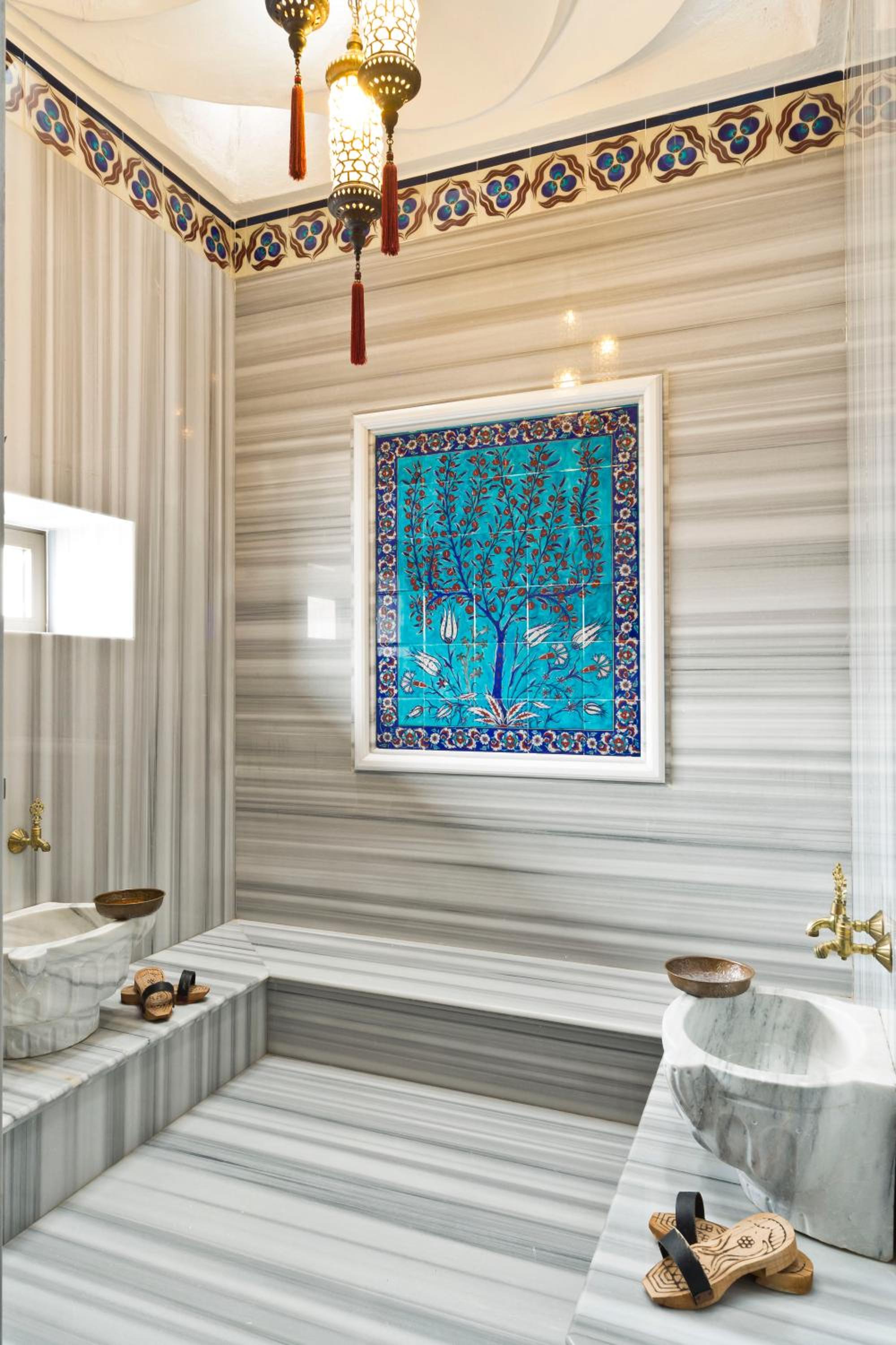 Deluxe Suite with Spa Bath photo 3