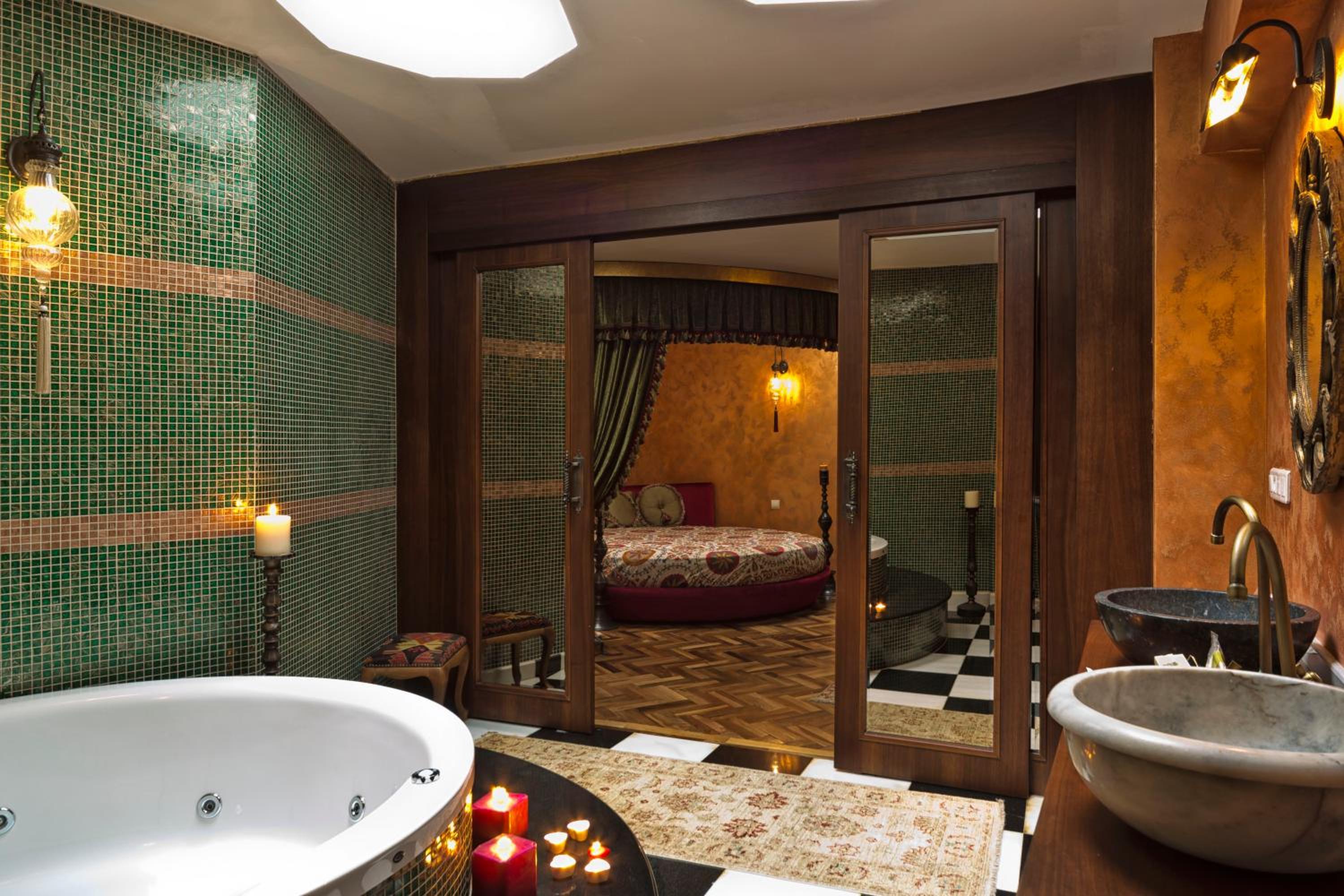 Deluxe Suite with Spa Bath photo 2