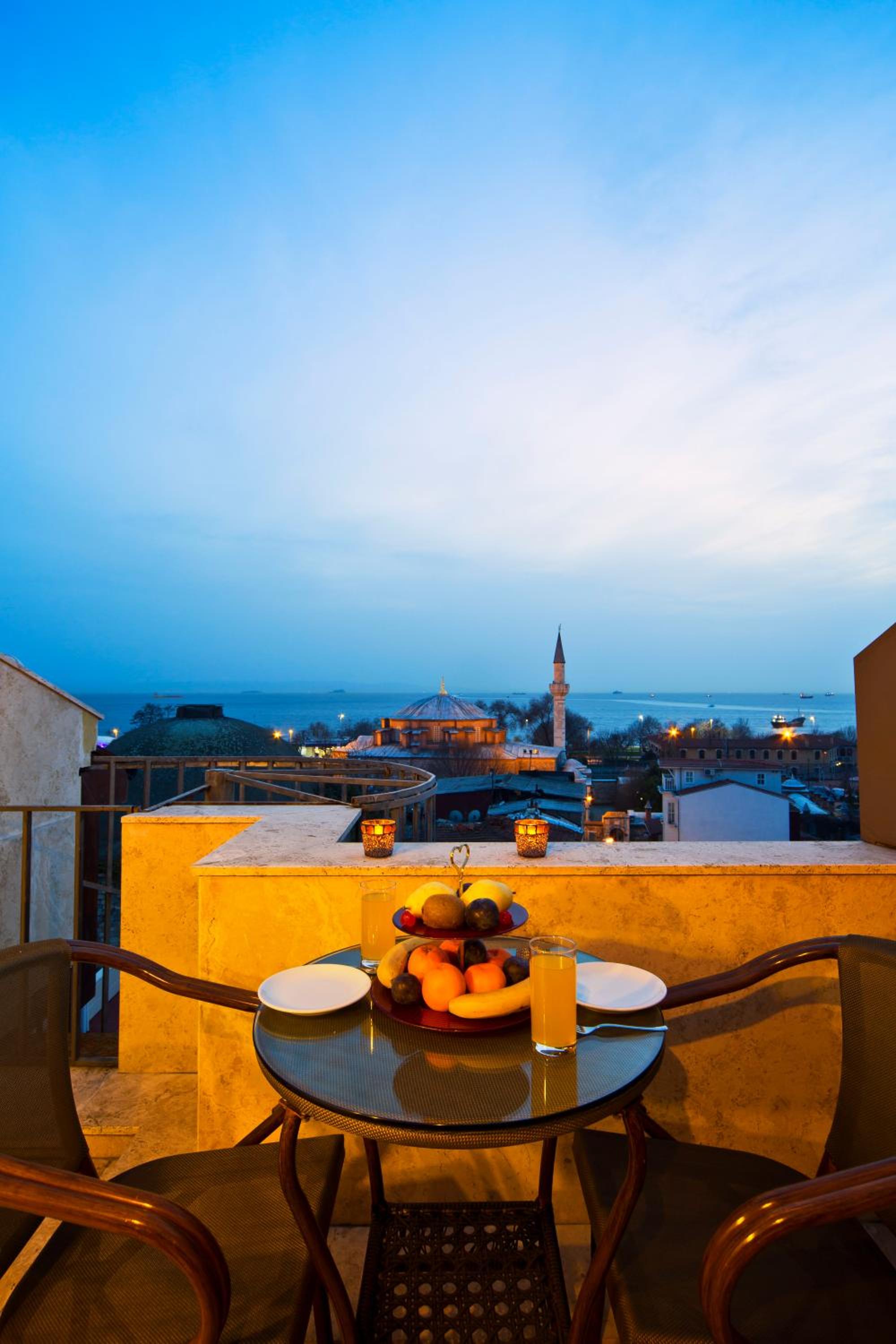 Deluxe Suite with Sea View and Balcony photo 2
