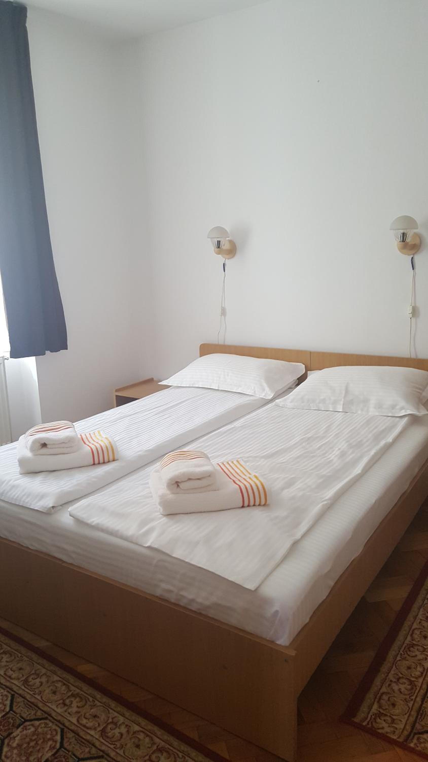 Double or Twin Room - Photo 6