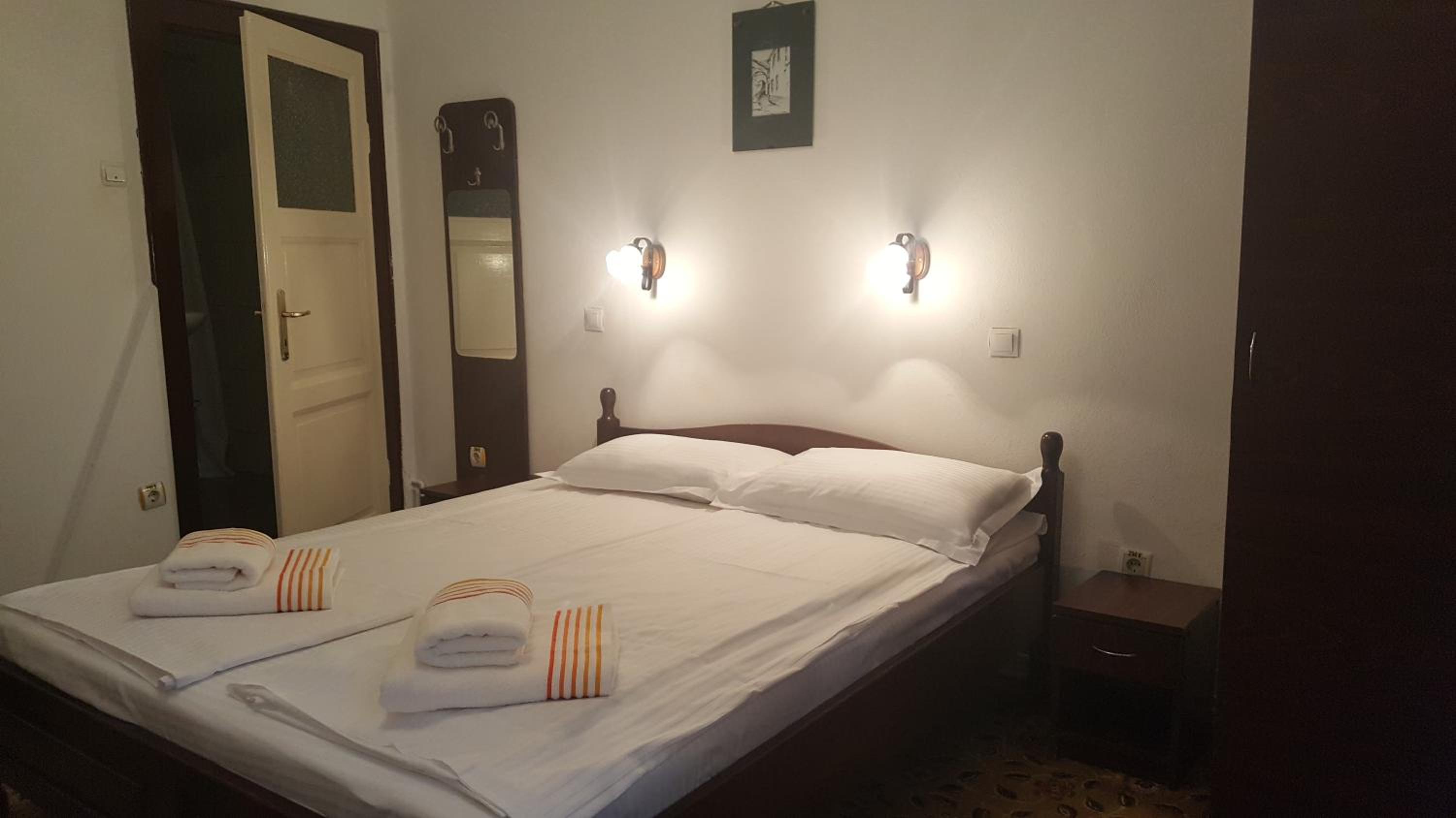 Double or Twin Room - Photo 3