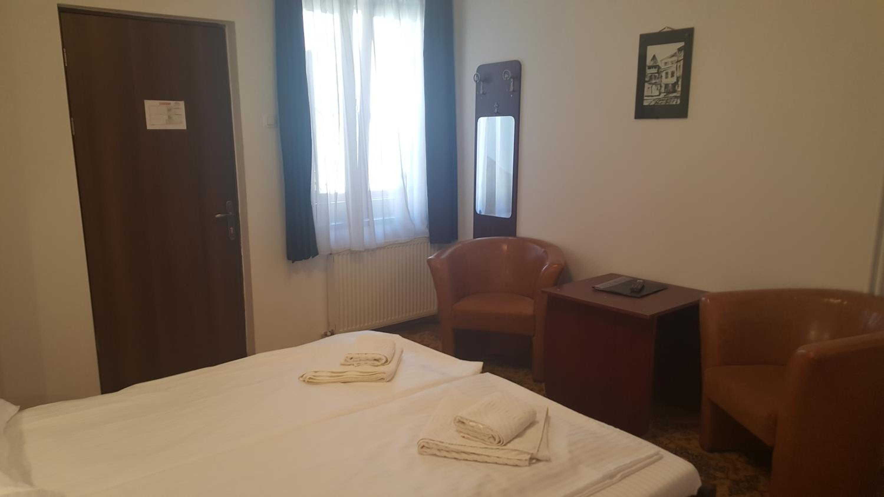Double or Twin Room - Photo 10