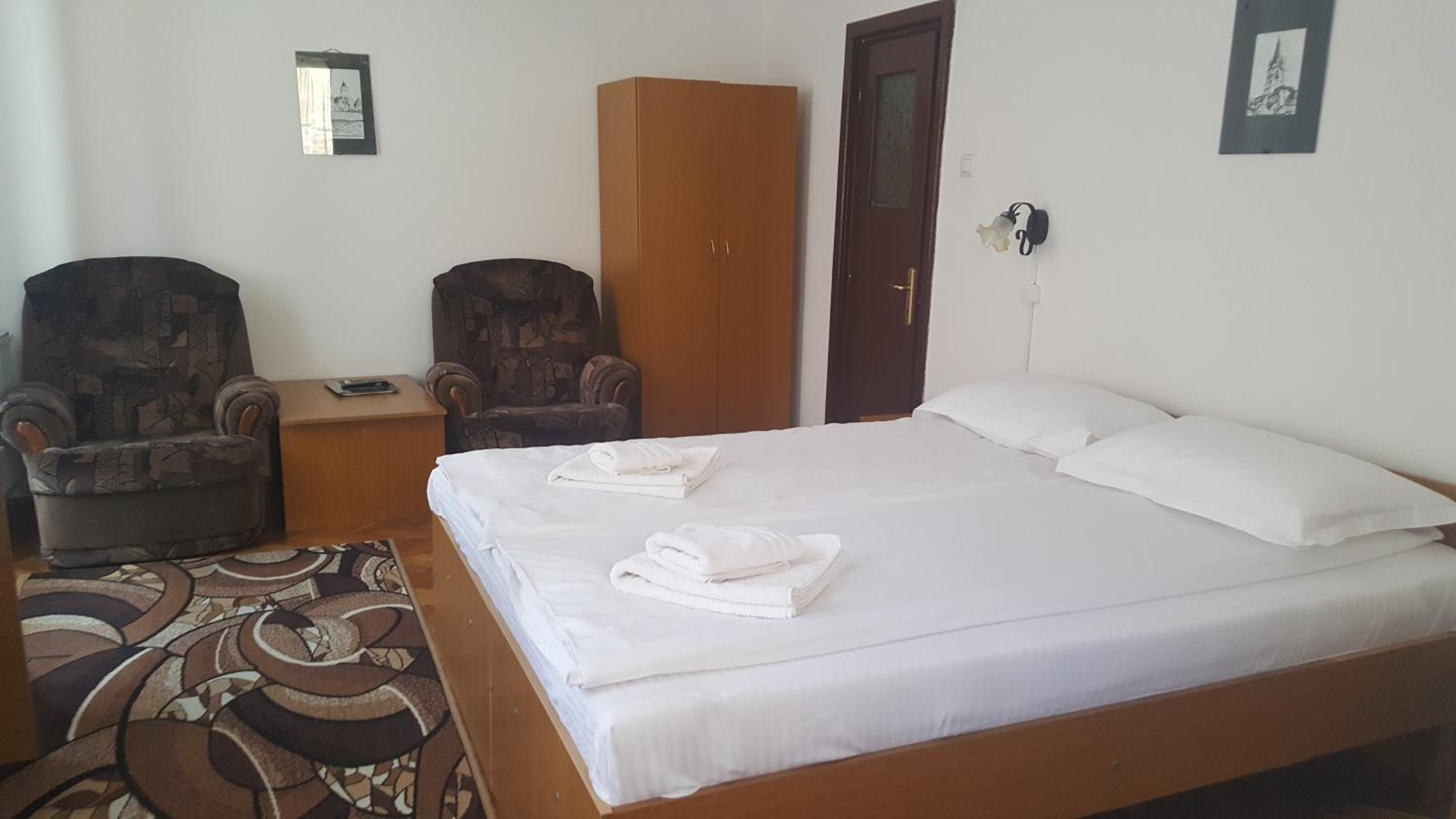Double or Twin Room - Photo 8