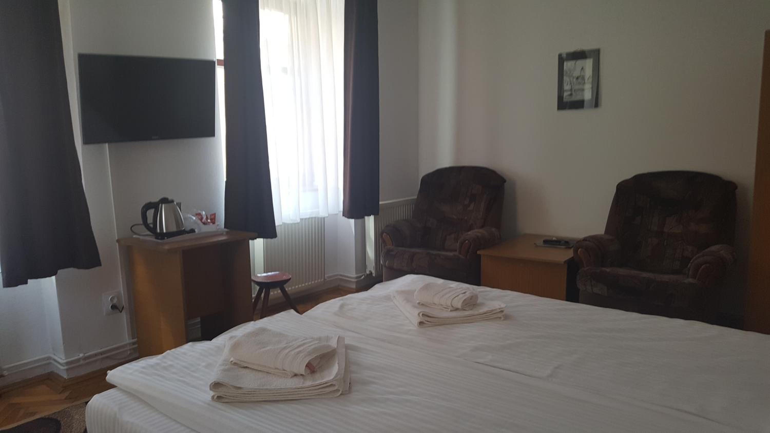Double or Twin Room - Photo 1