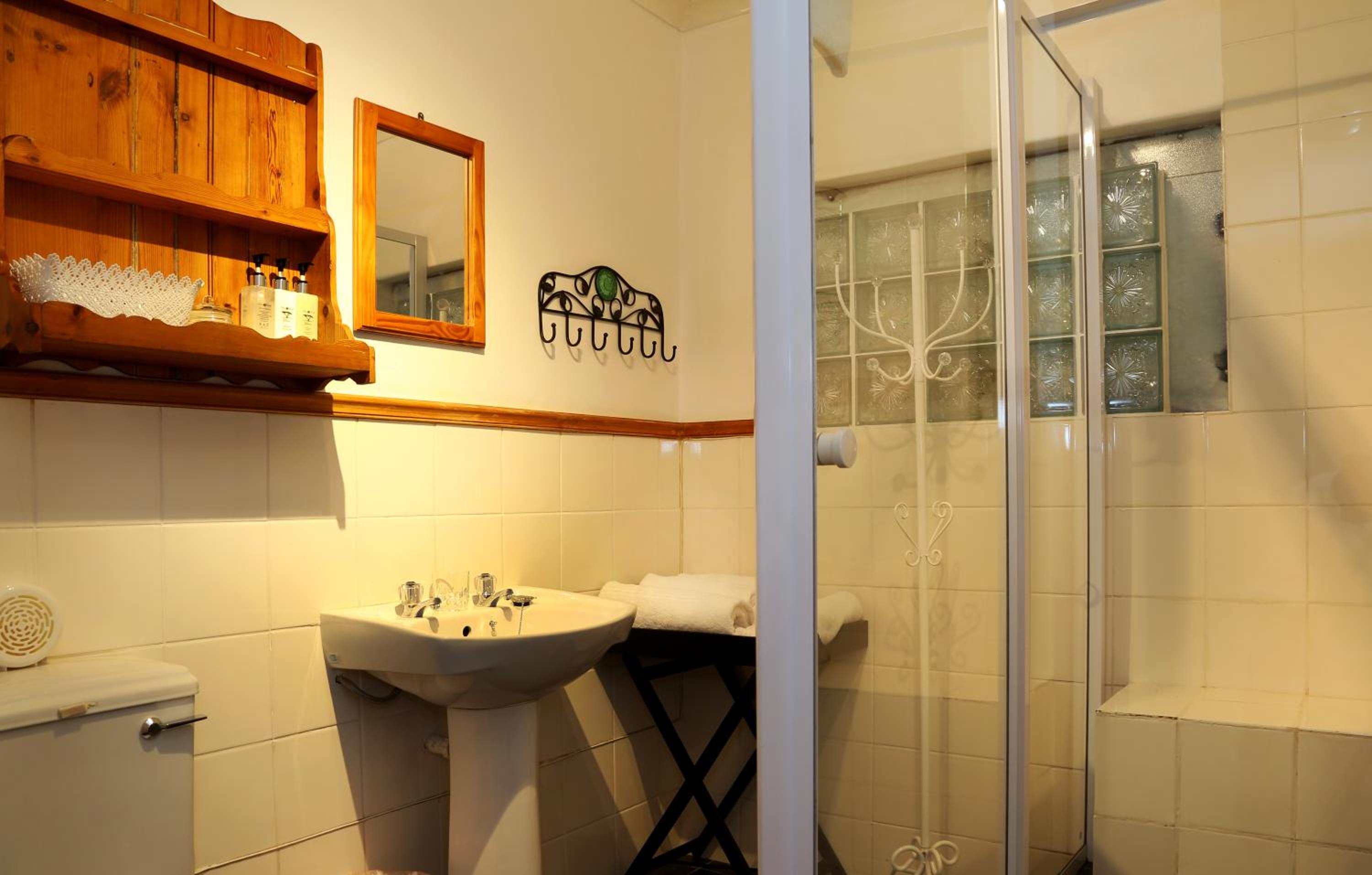 Standard King Room - Photo 2