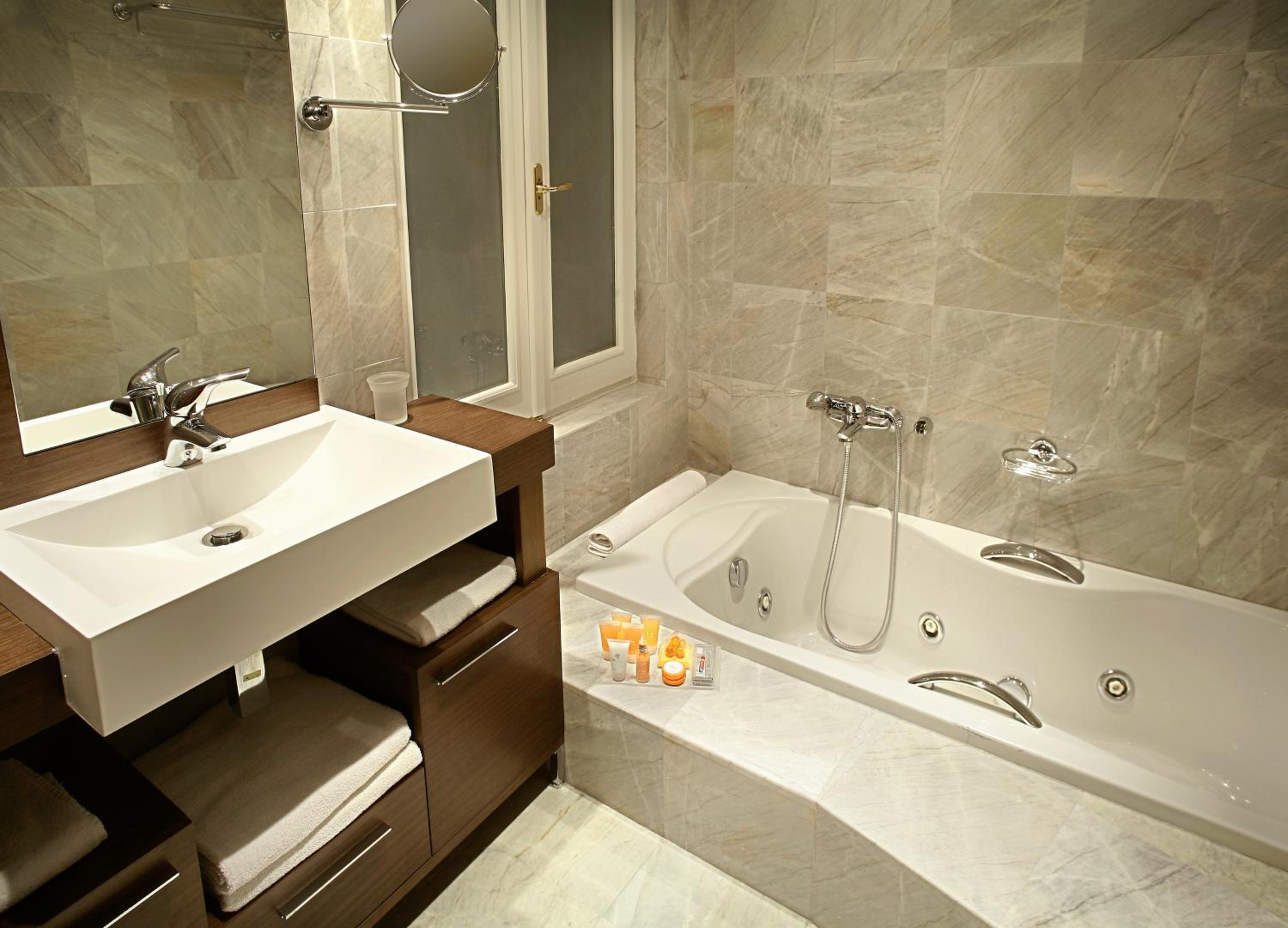Premium Suite - Photo 3