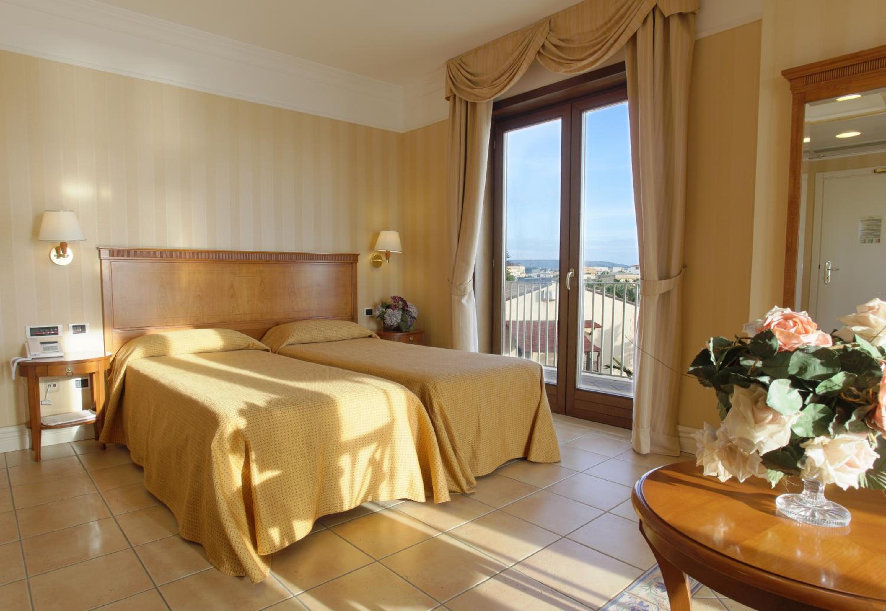 Standard Double or Twin Room - Photo 3