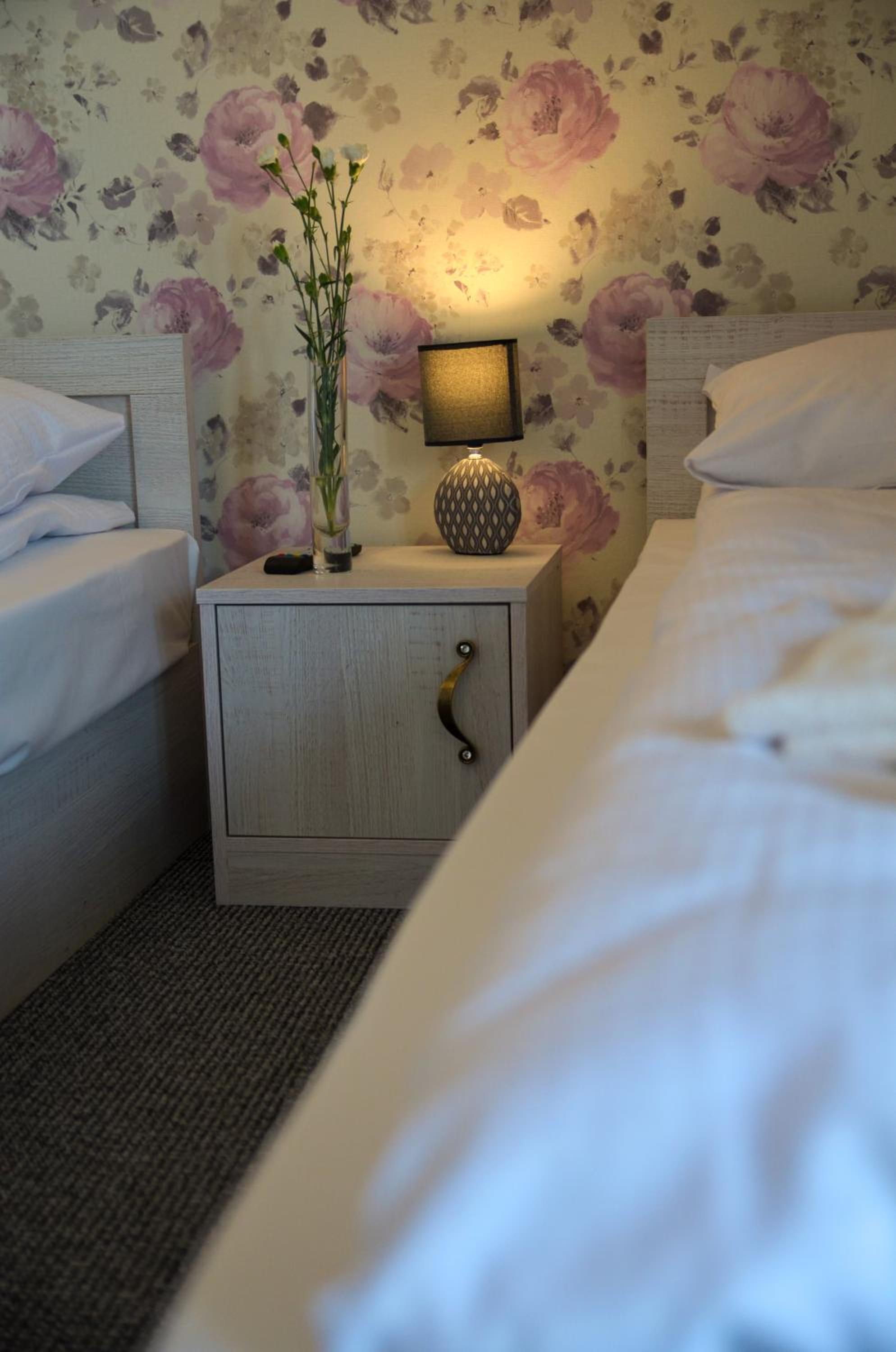 Triple Room with Private Bathroom - Photo 2