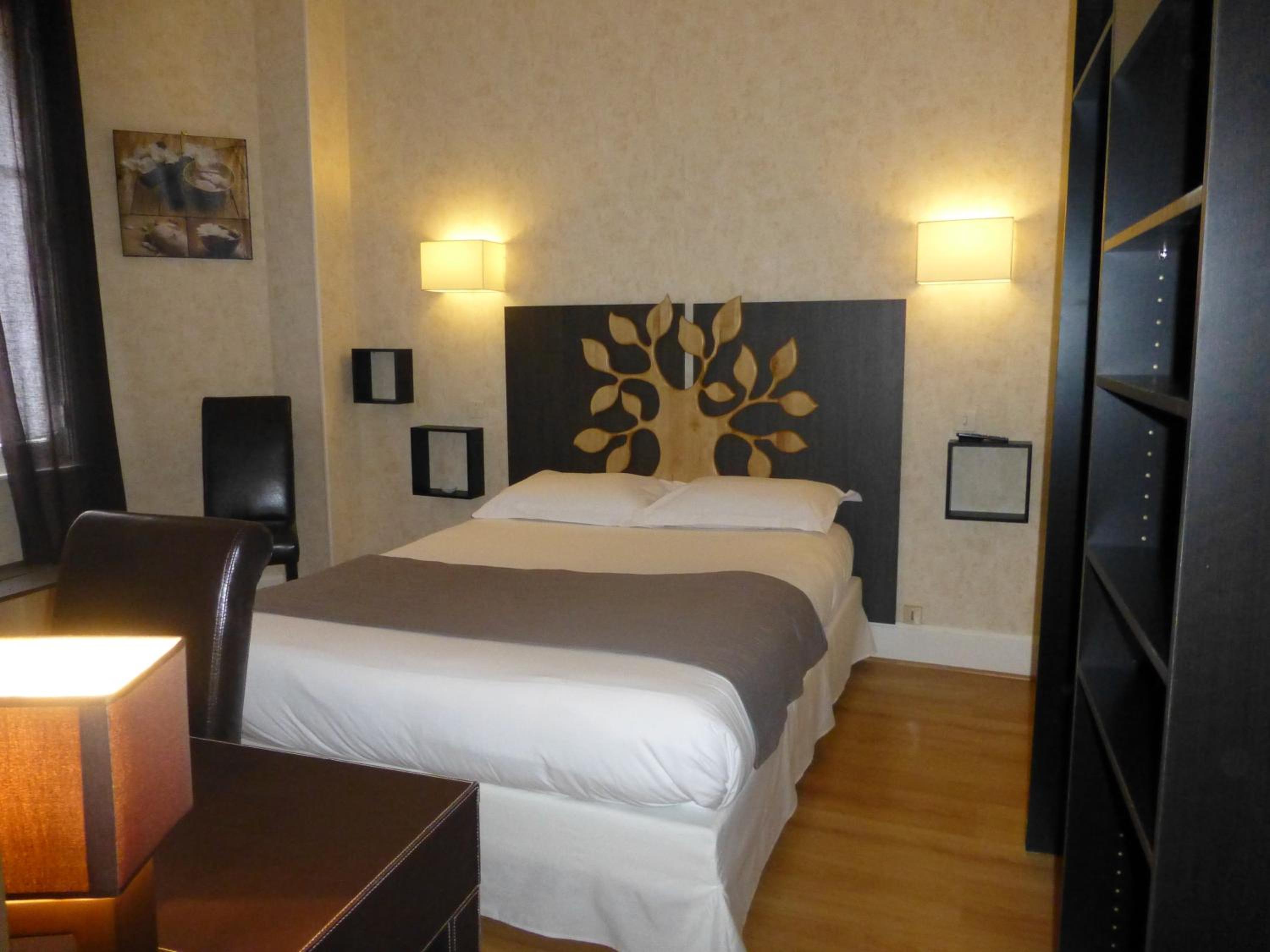 Standard Double Room - Photo 7