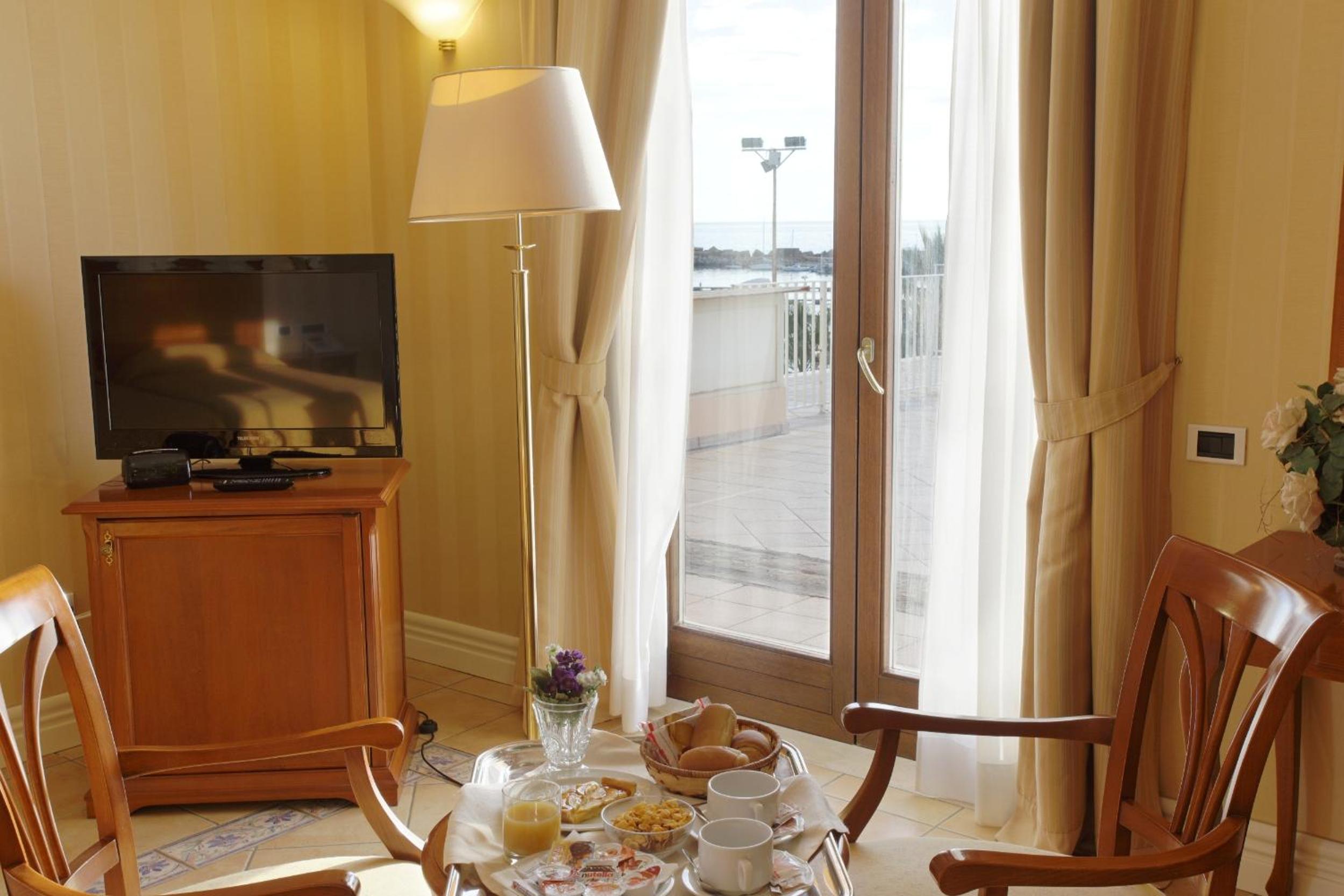 Standard Triple Room - Photo 2