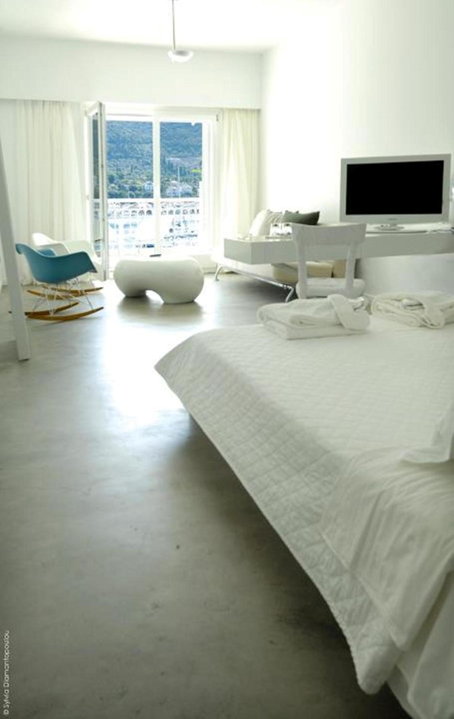 Modern Junior Art Suite