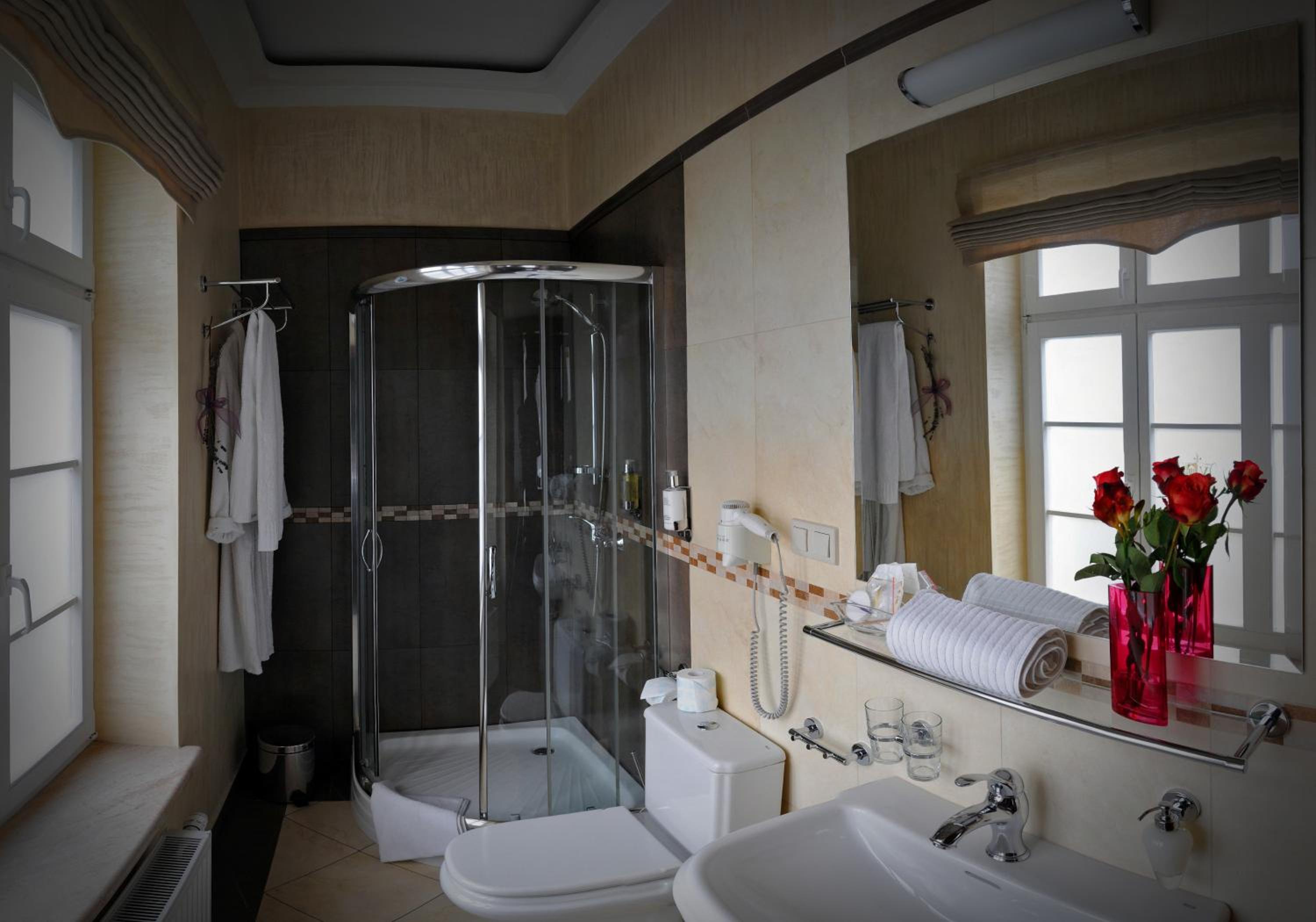 Deluxe Double or Twin Room - Photo 10