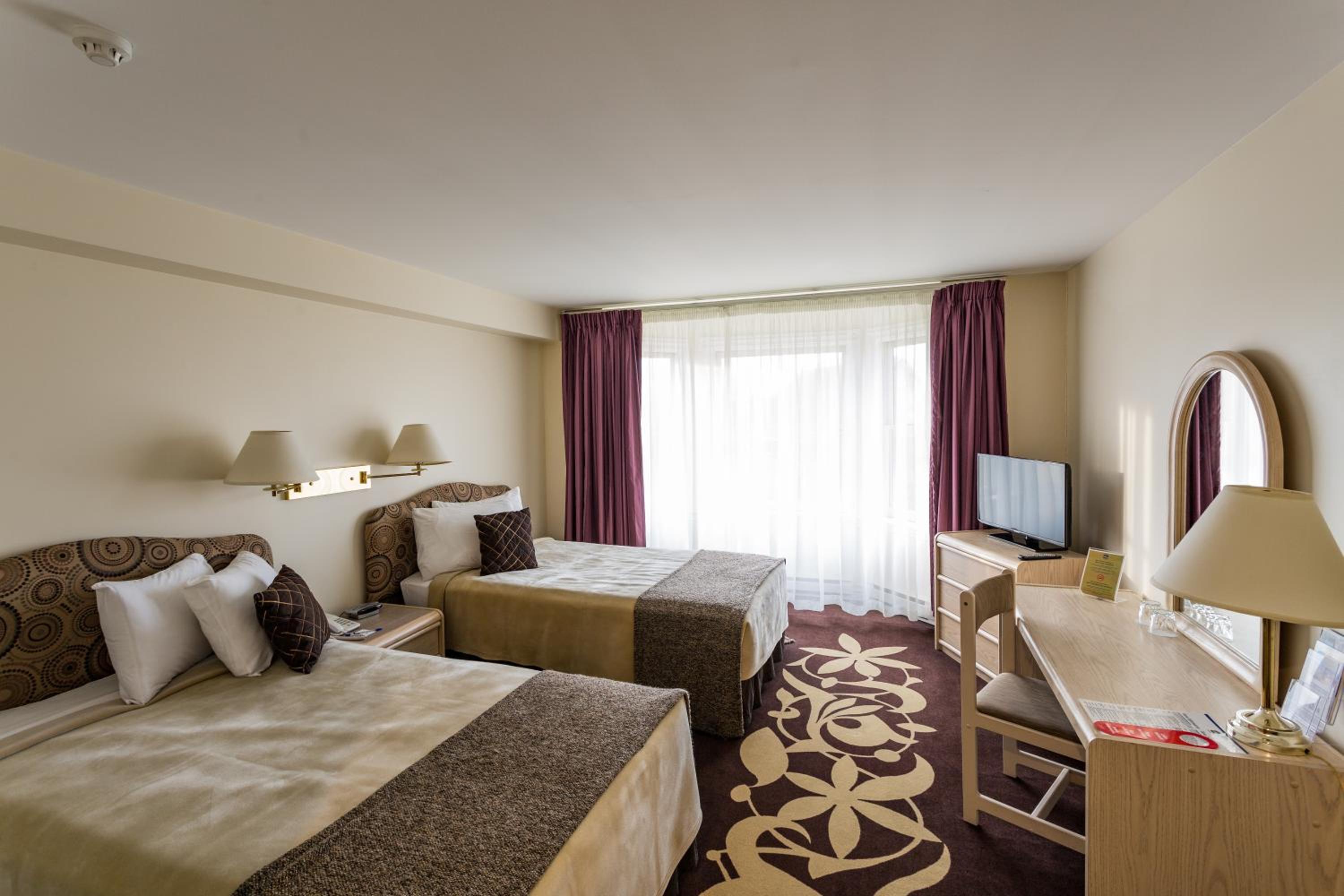 Standard Twin Room - Photo 10