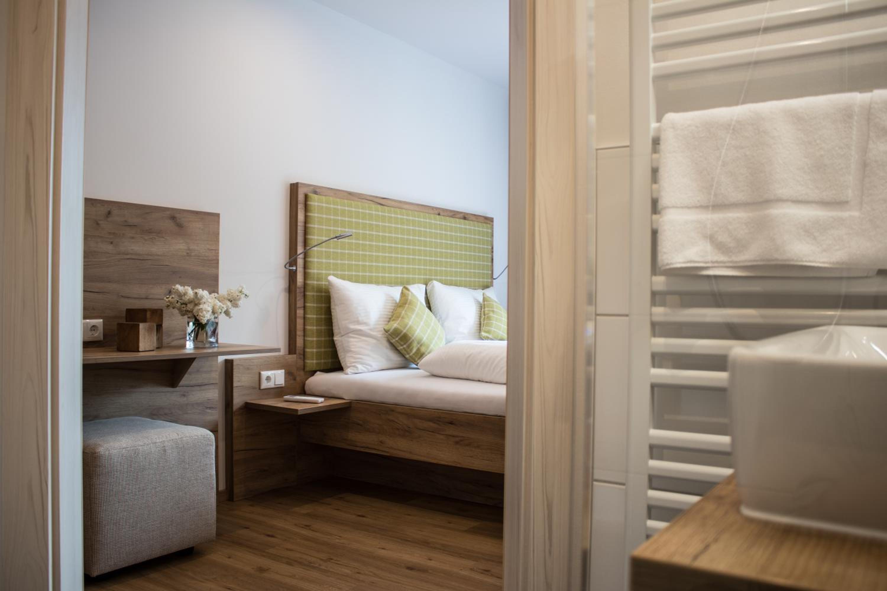Standard Double or Twin Room - Photo 3