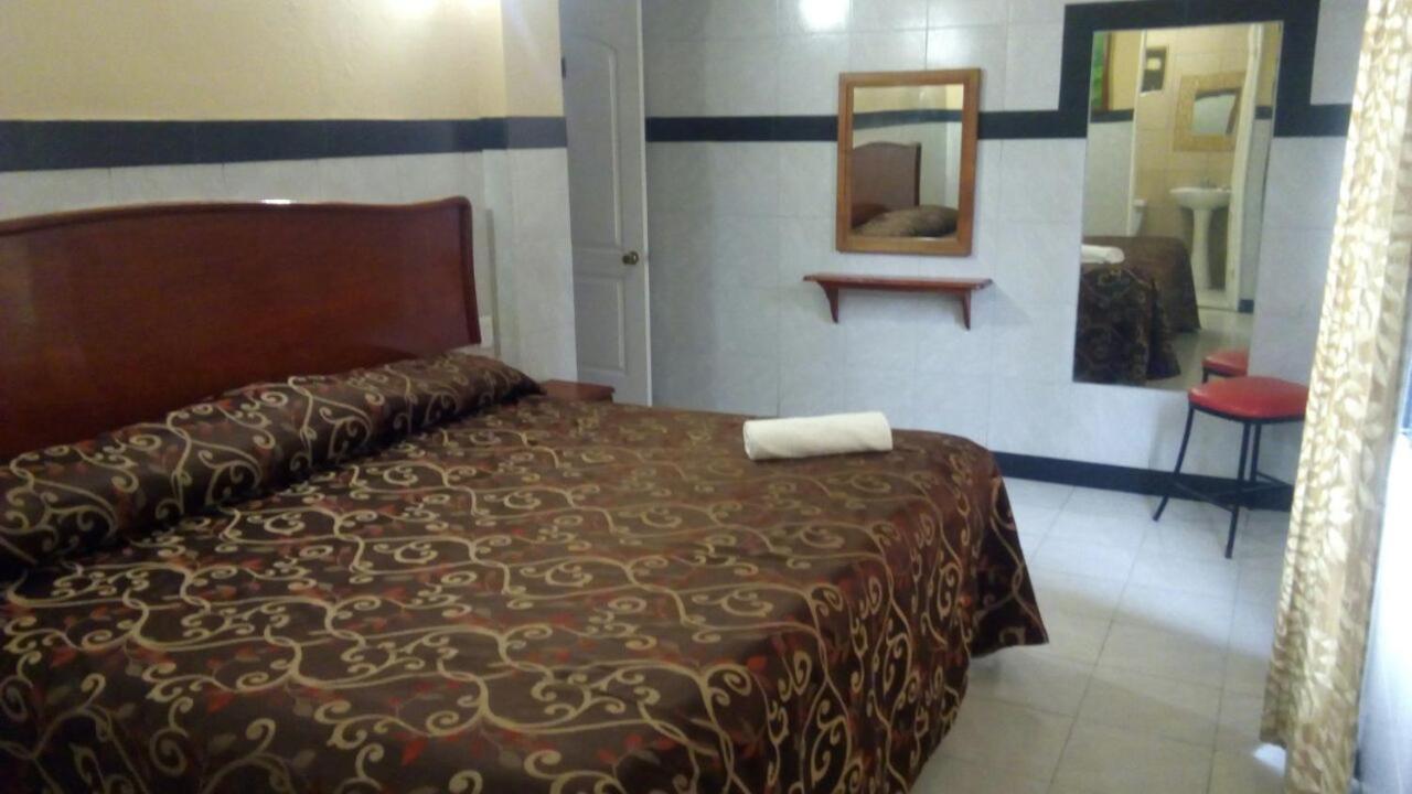 Deluxe King Room photo 1