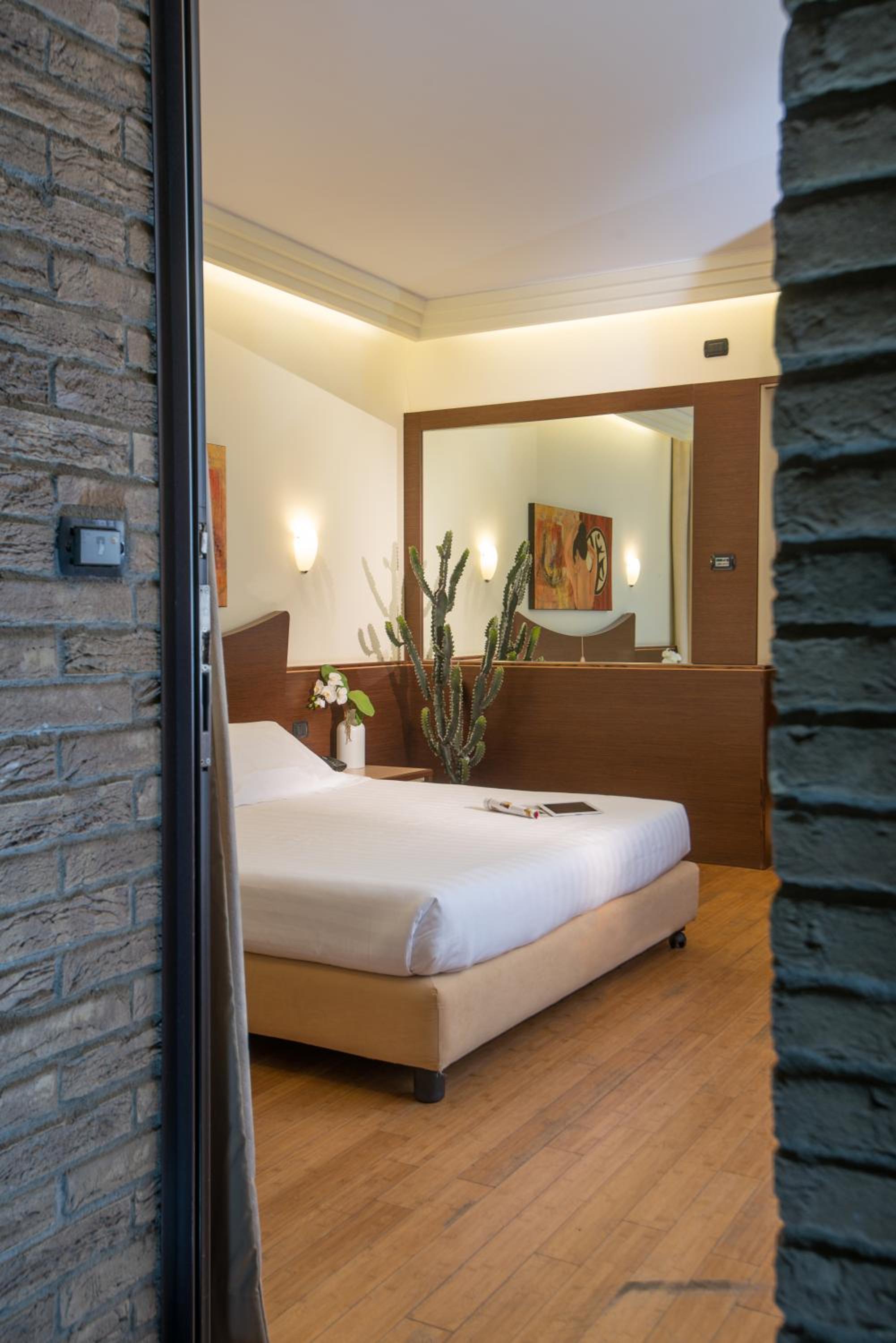 Standard Double Room - Photo 6