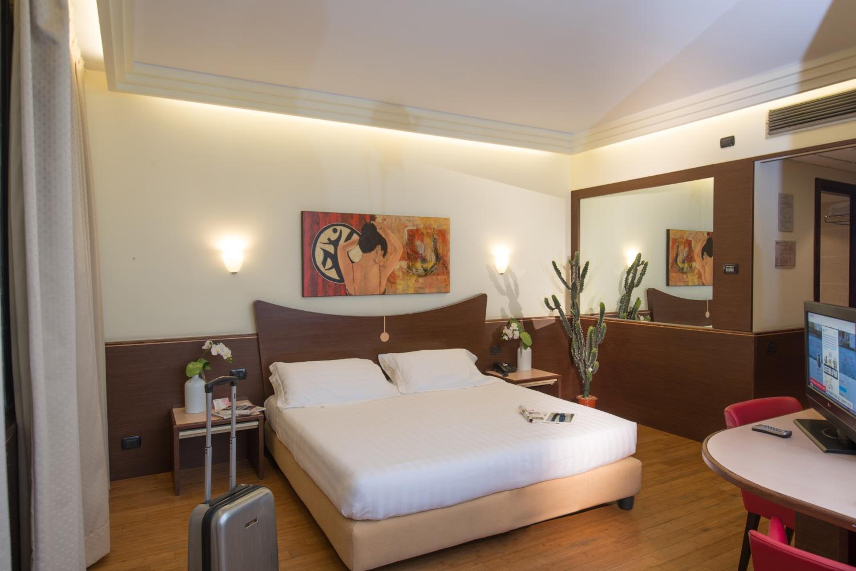 Standard Double Room - Photo 7